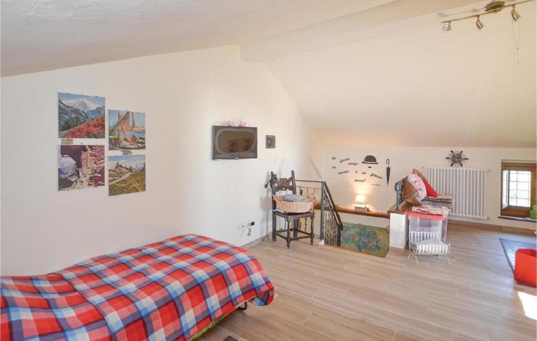 Two-Bedroom House photo 2