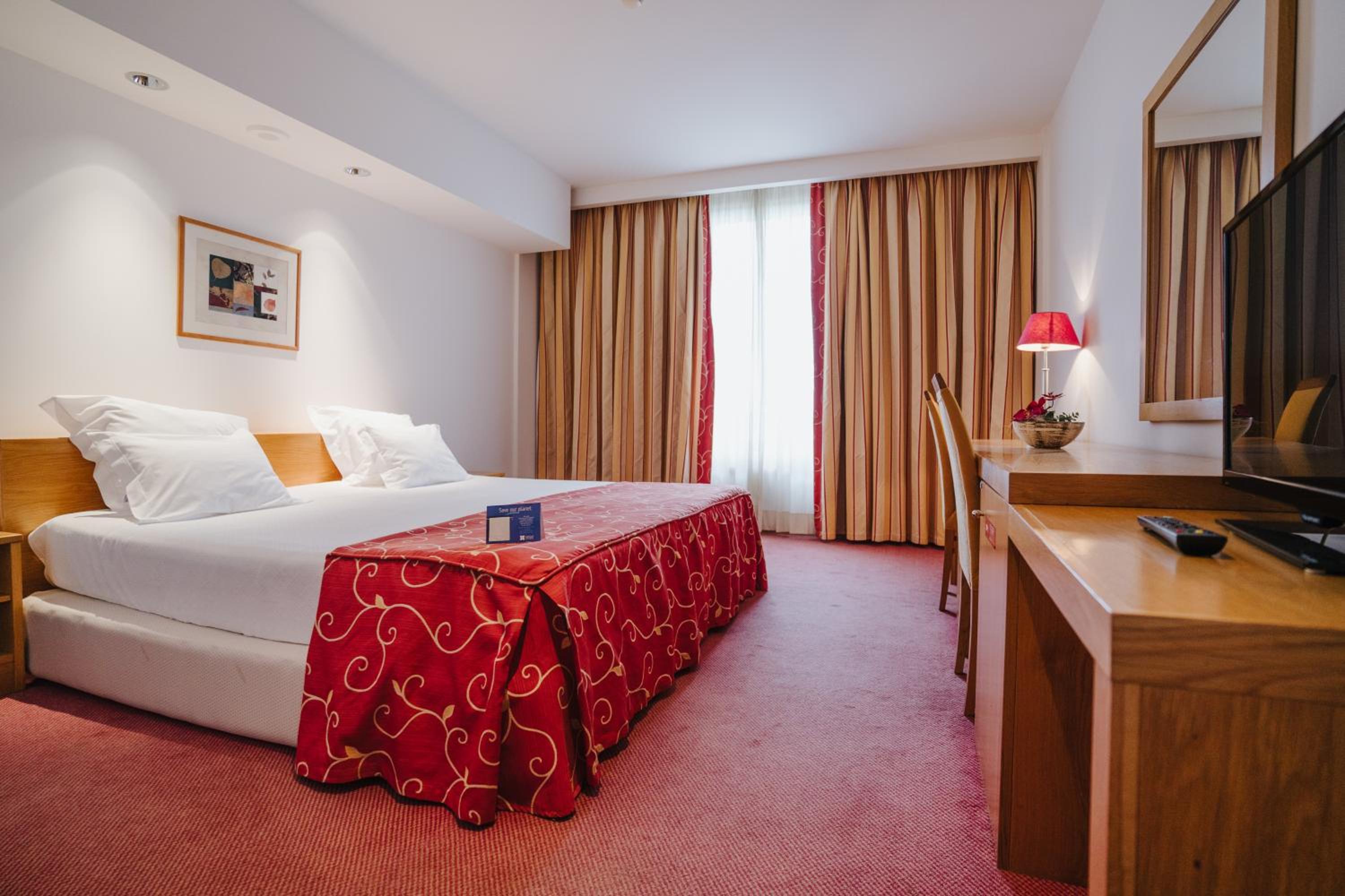 Standard Double Or Twin Room - Photo 2