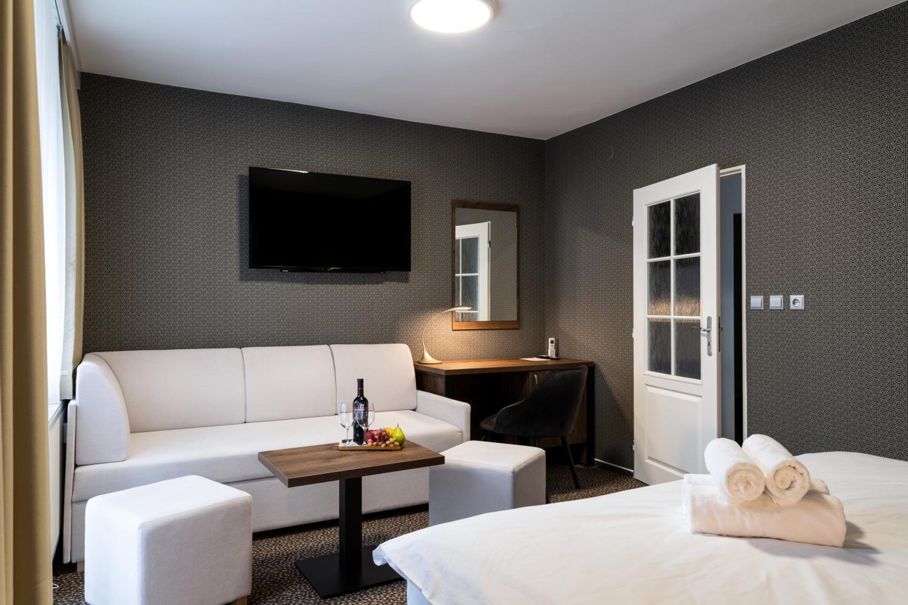 Superior Double or Twin Room photo 3