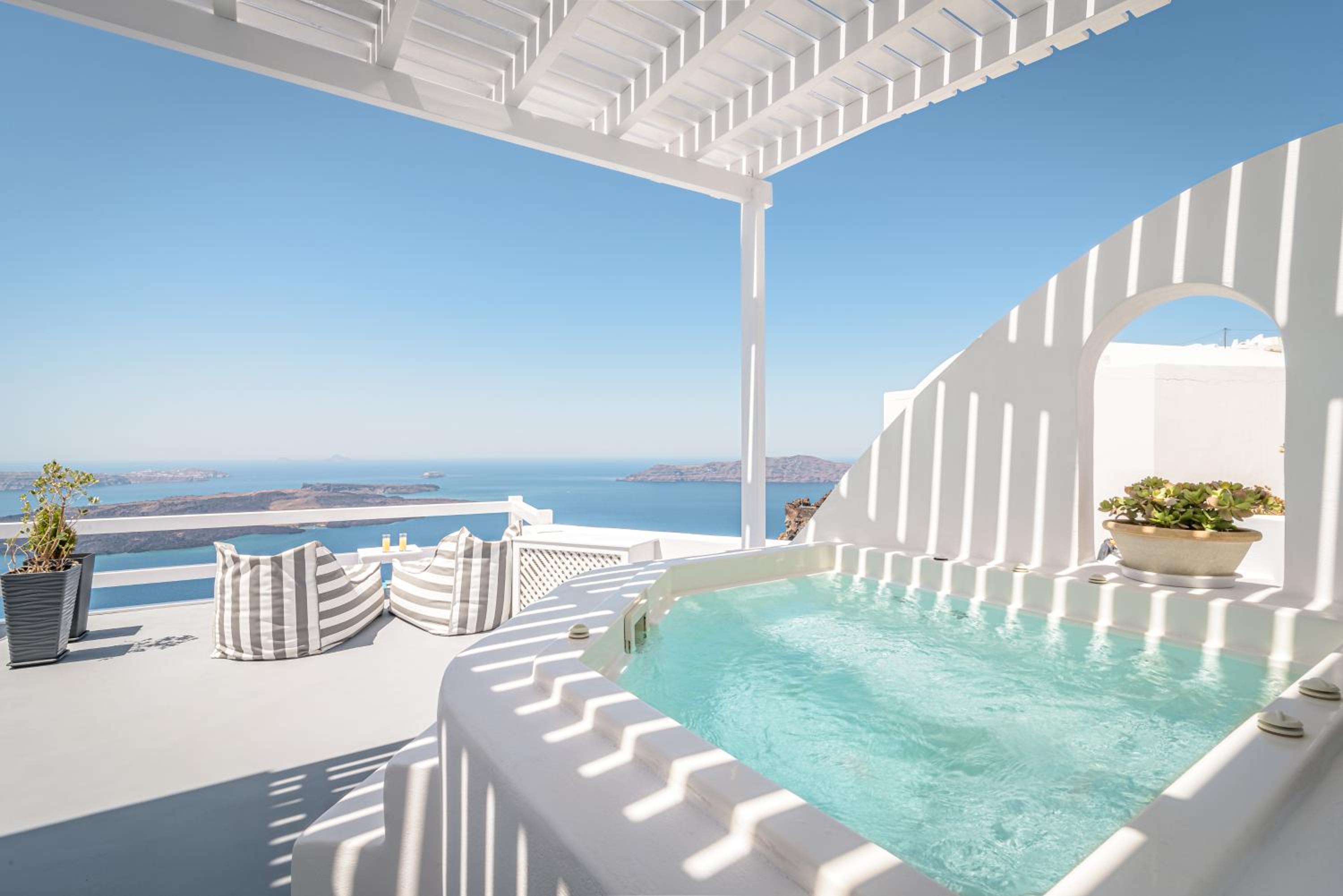 Junior Suite with Hot Tub and Caldera View photo 2