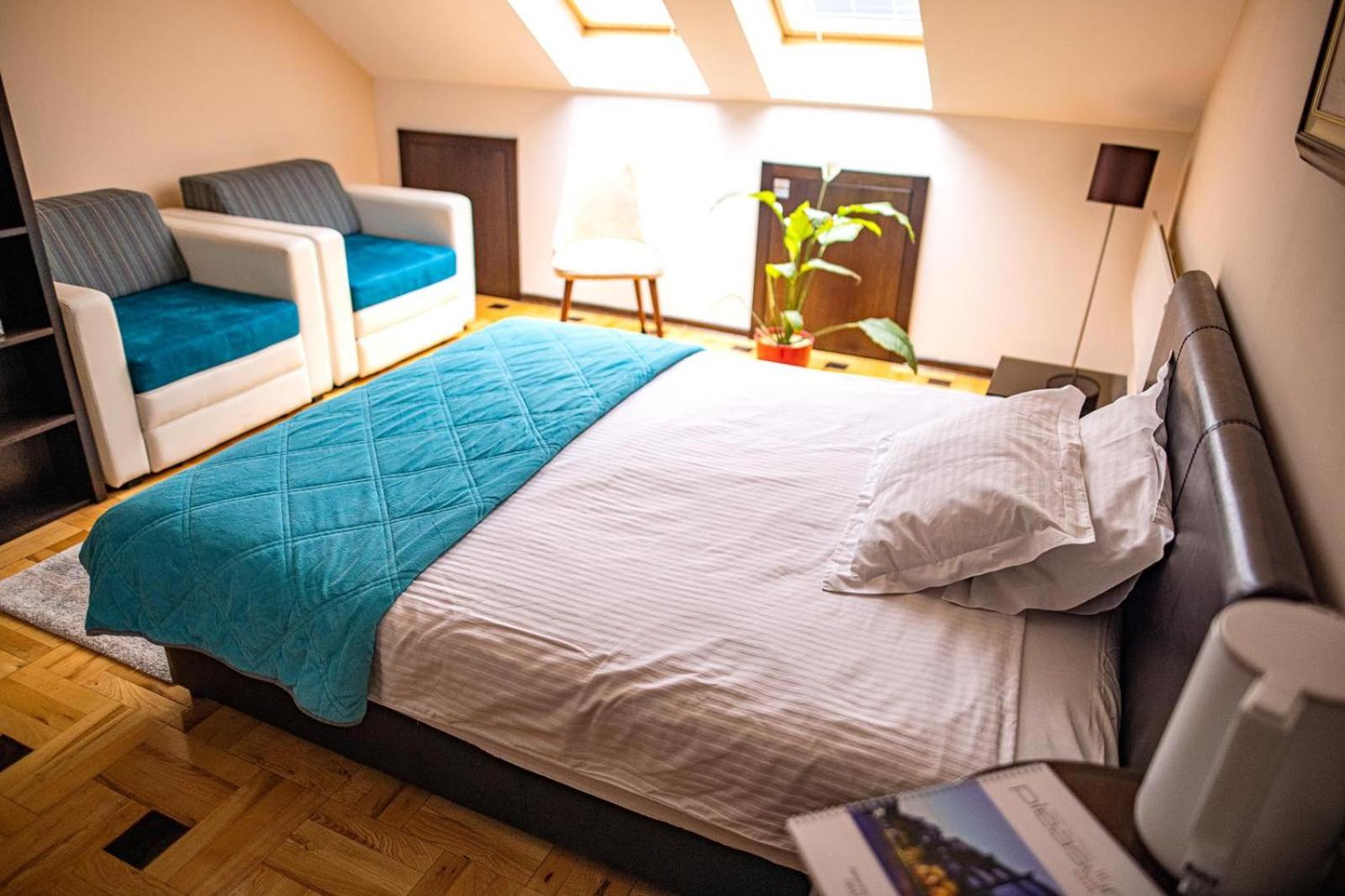 One-Bedroom Apartment photo 1