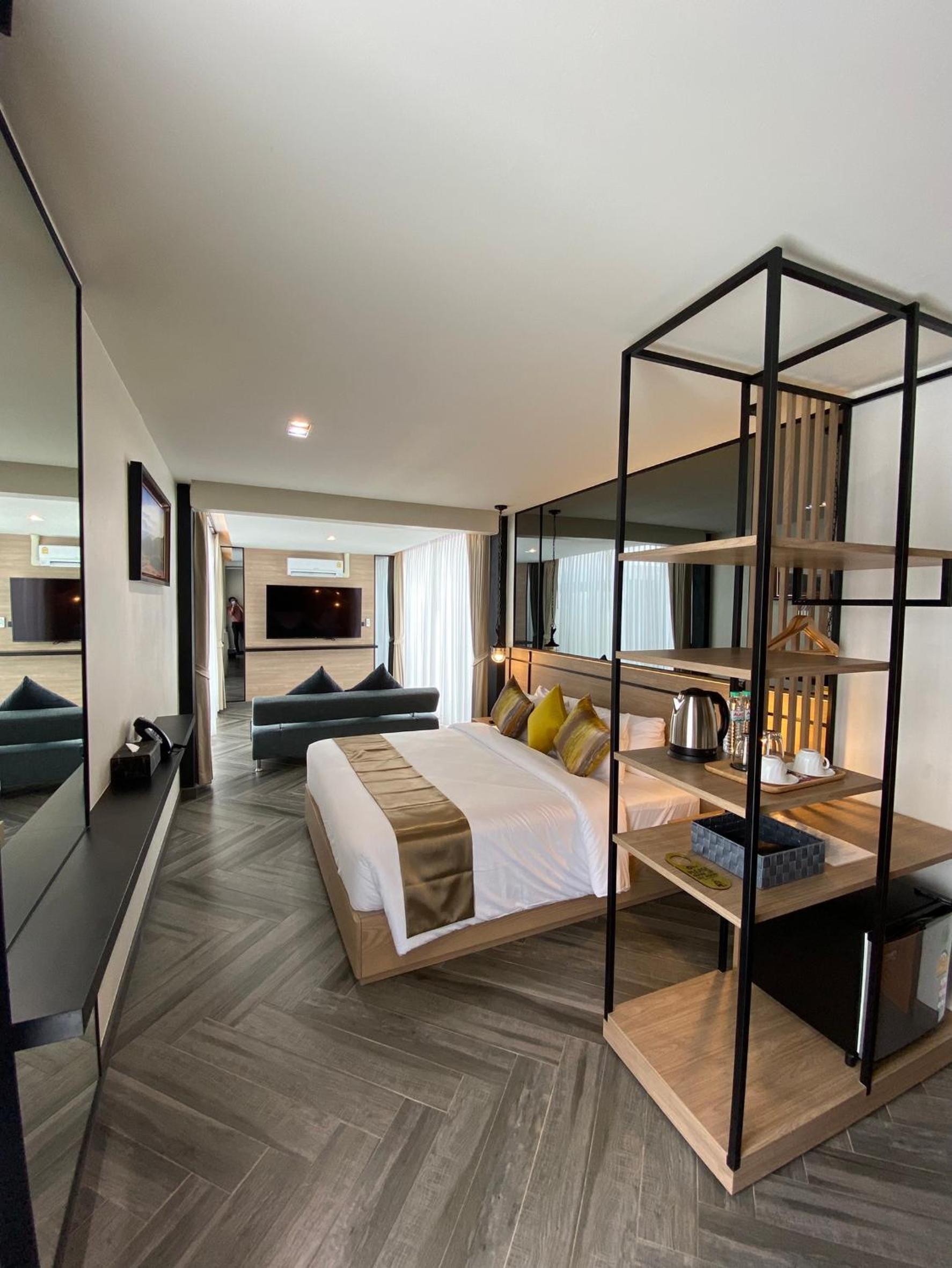Deluxe Double Room - Photo 8