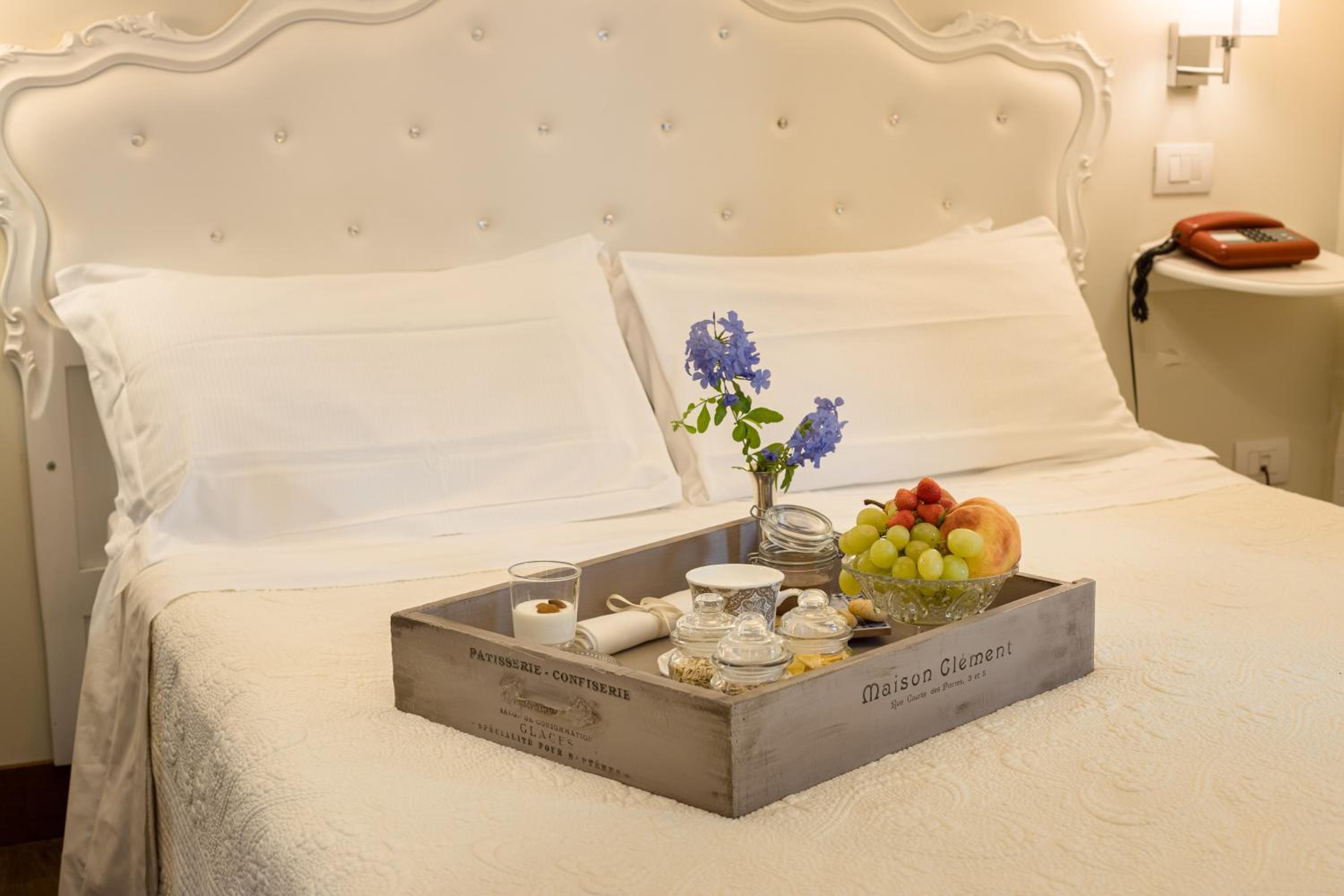 Suite Deluxe with Balcony - Photo 13
