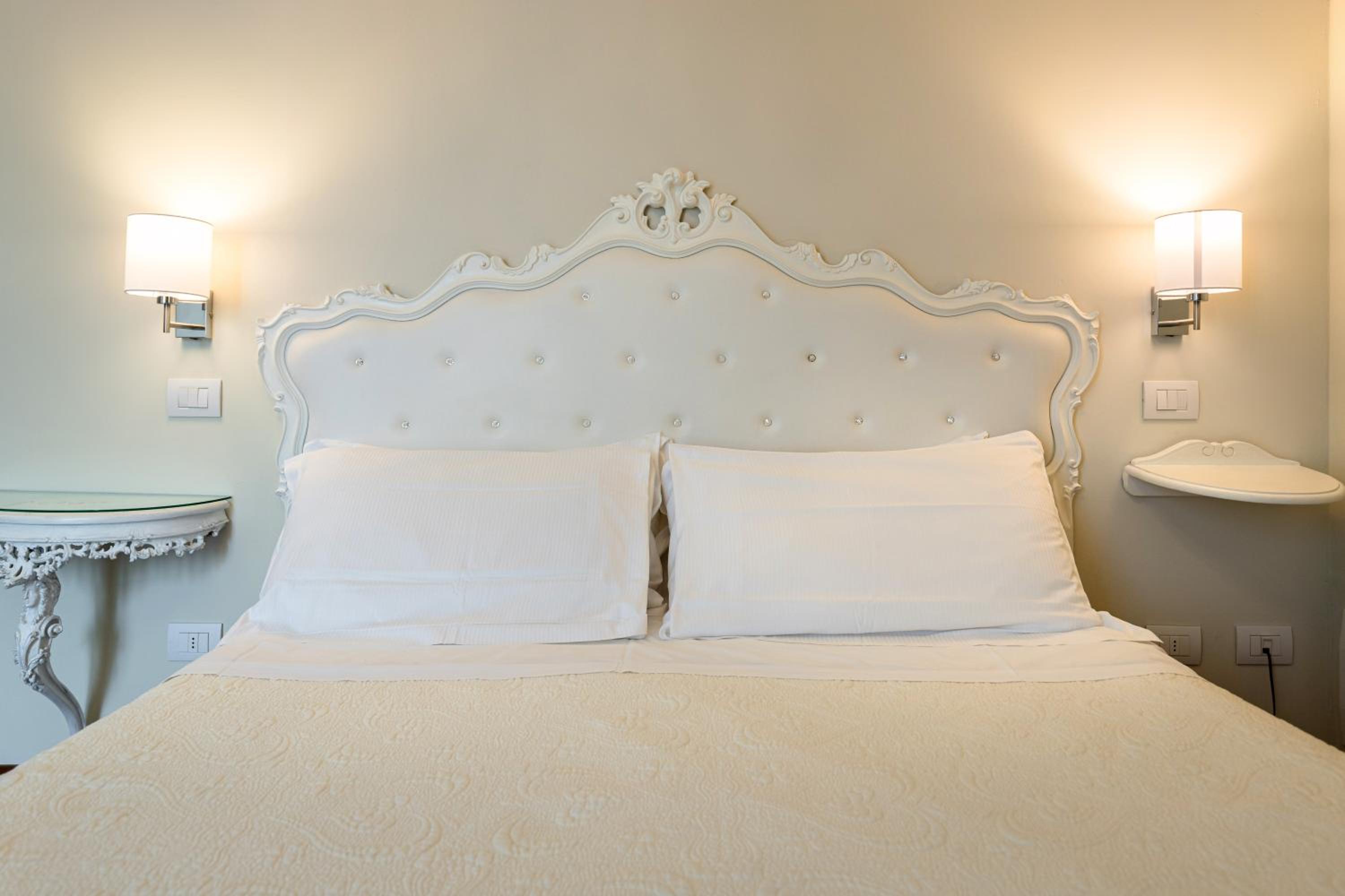 Suite Deluxe with Balcony - Photo 15