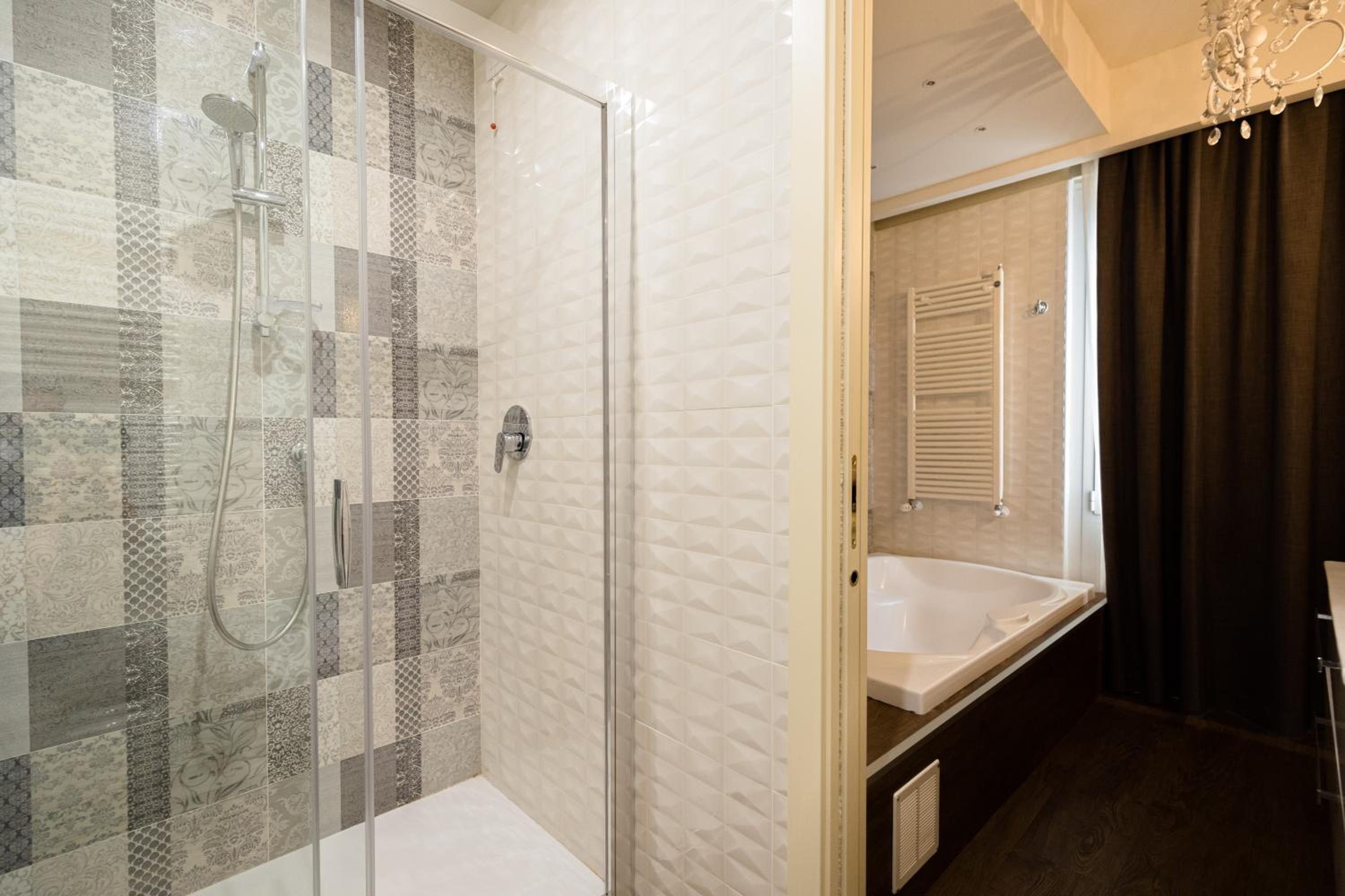 Suite Deluxe with Balcony - Photo 17