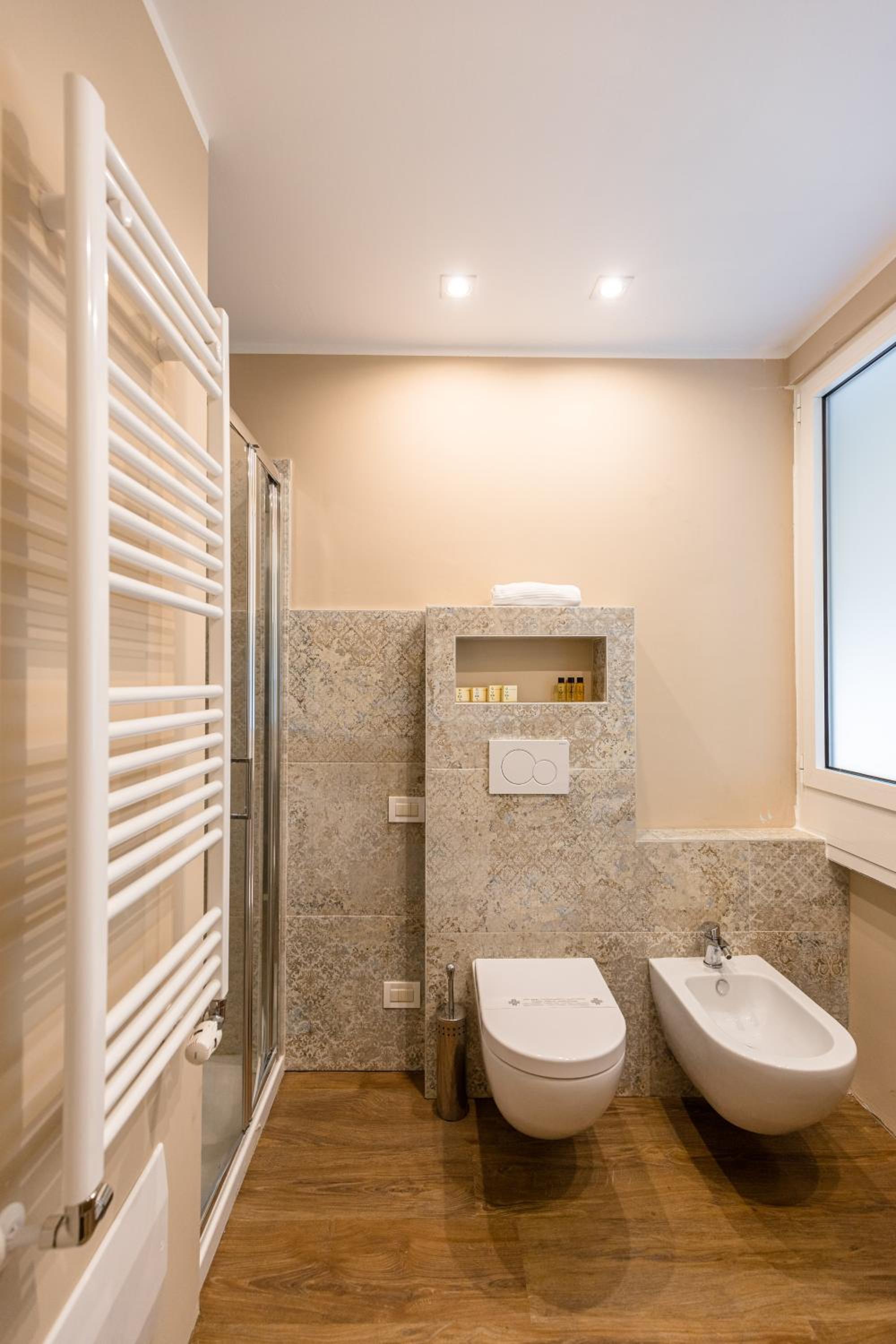 Superior Double Room with Balcony - Photo 8