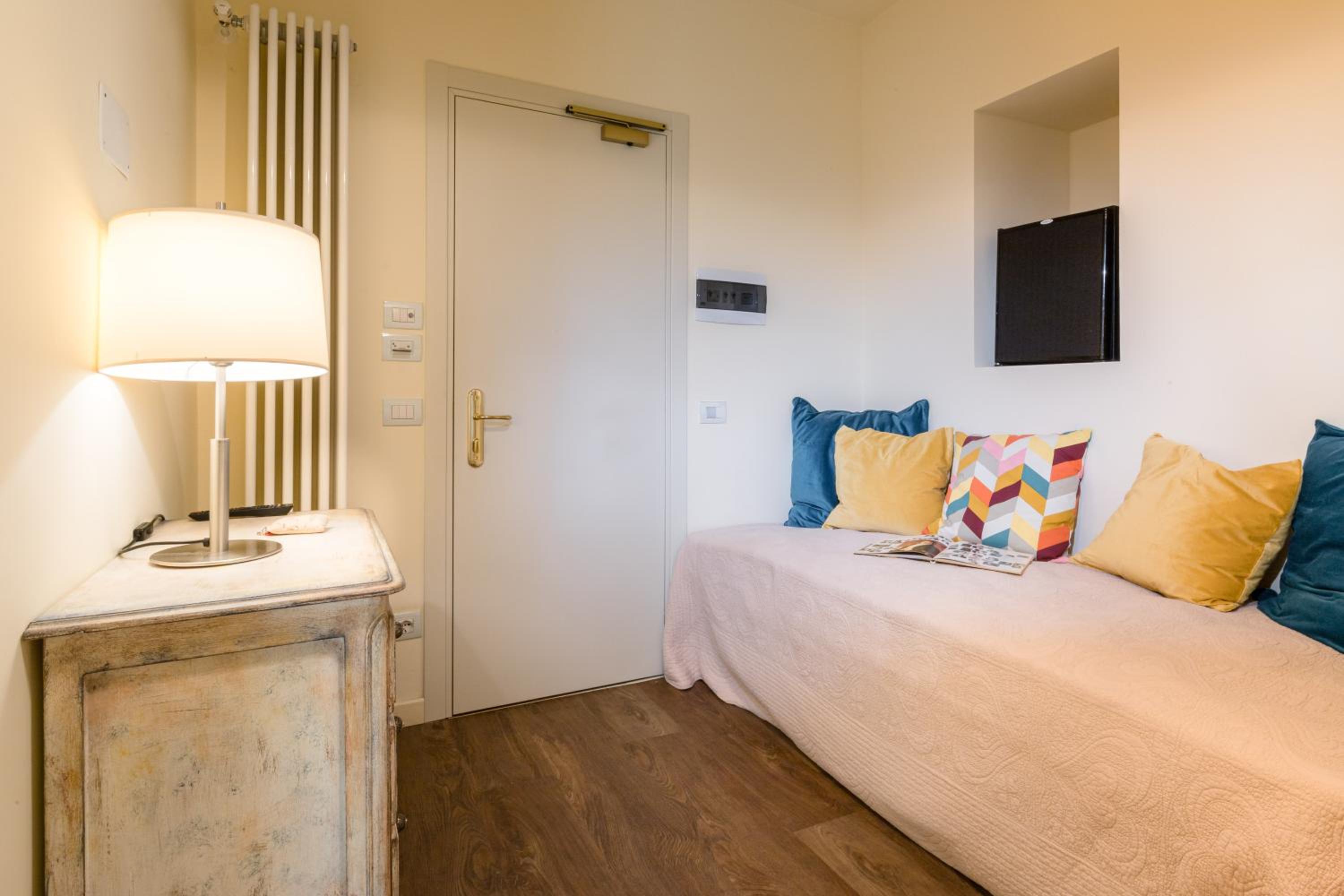 Superior Double Room with Balcony - Photo 3
