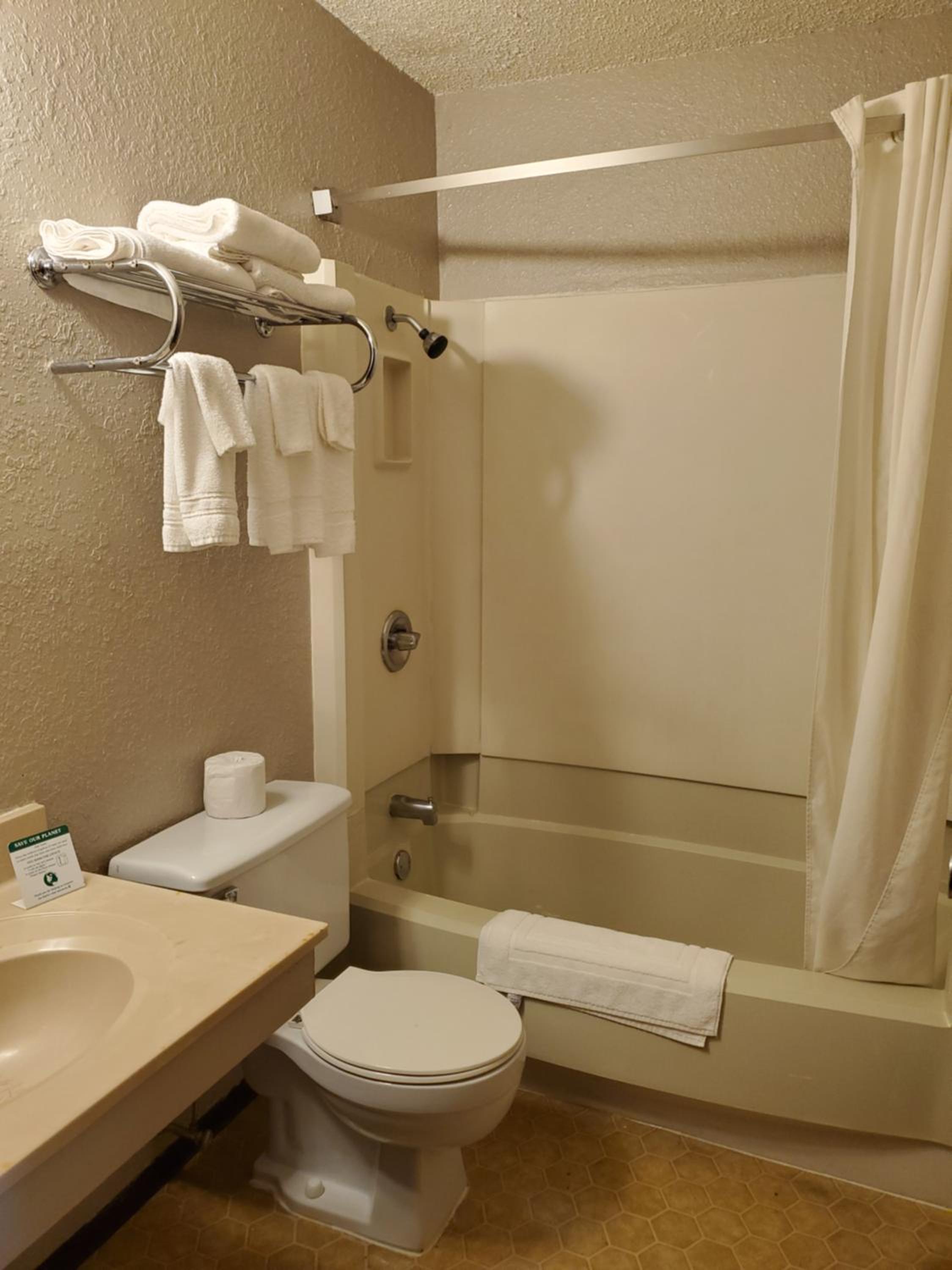 Queen Room - Disability Access photo 3
