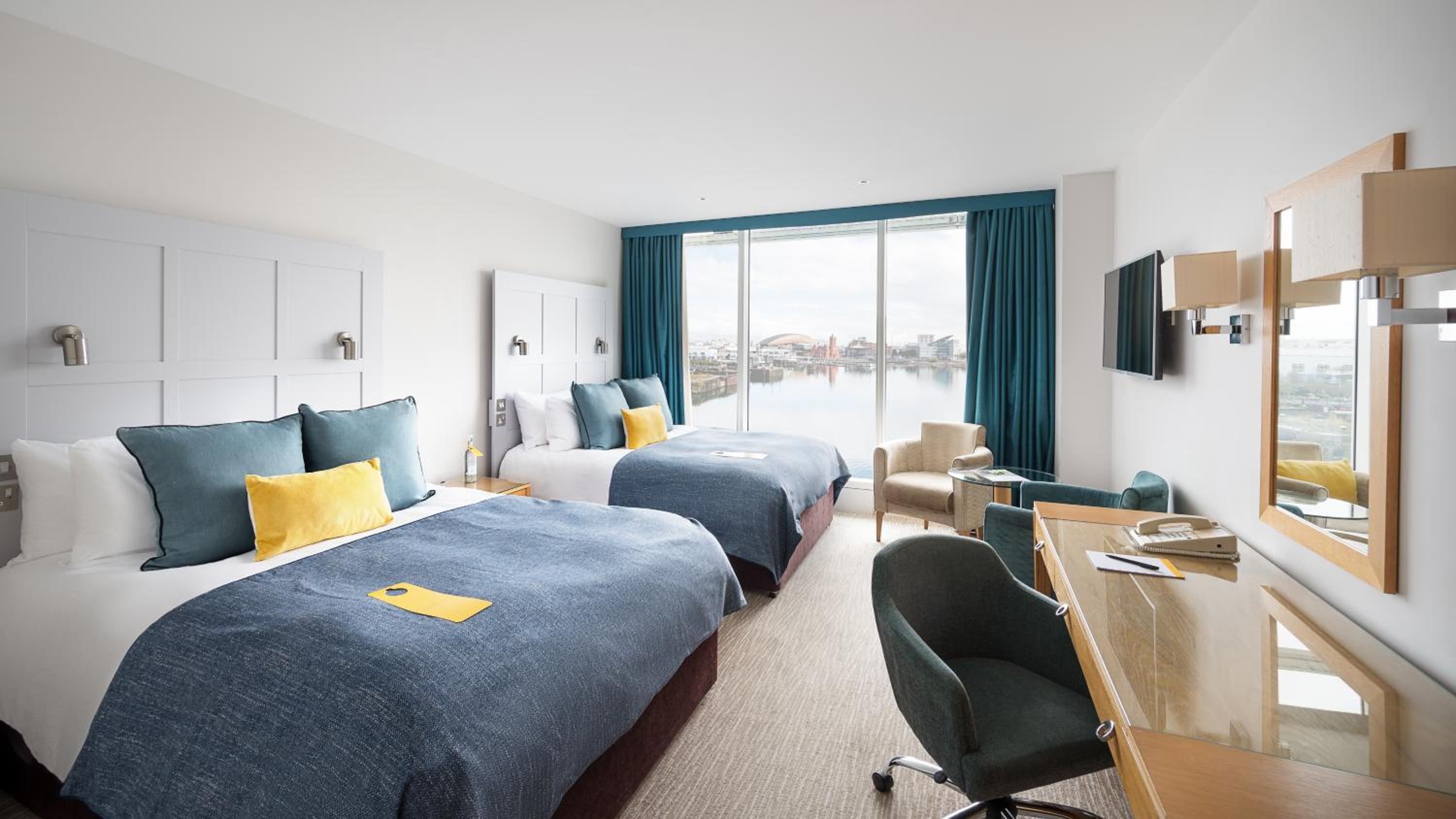 Standard Room with Two Queen Beds - Photo 2