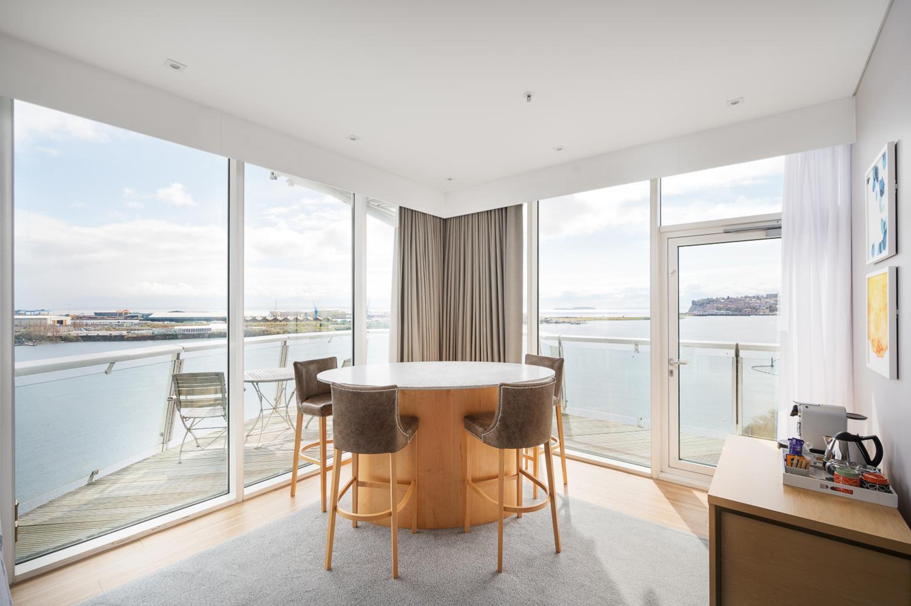 King Suite with Harbor View photo 3
