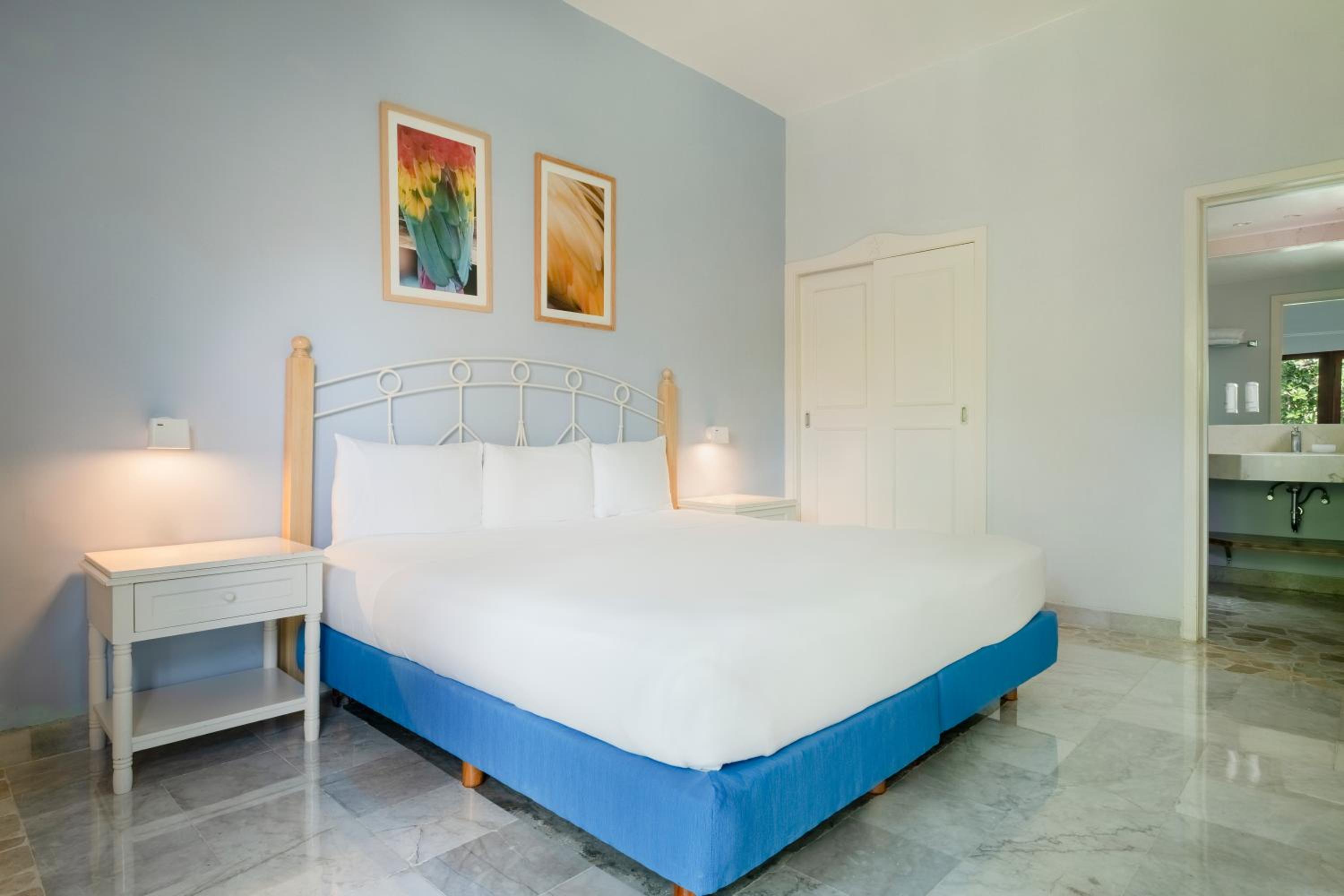 Premium Room - Photo 7
