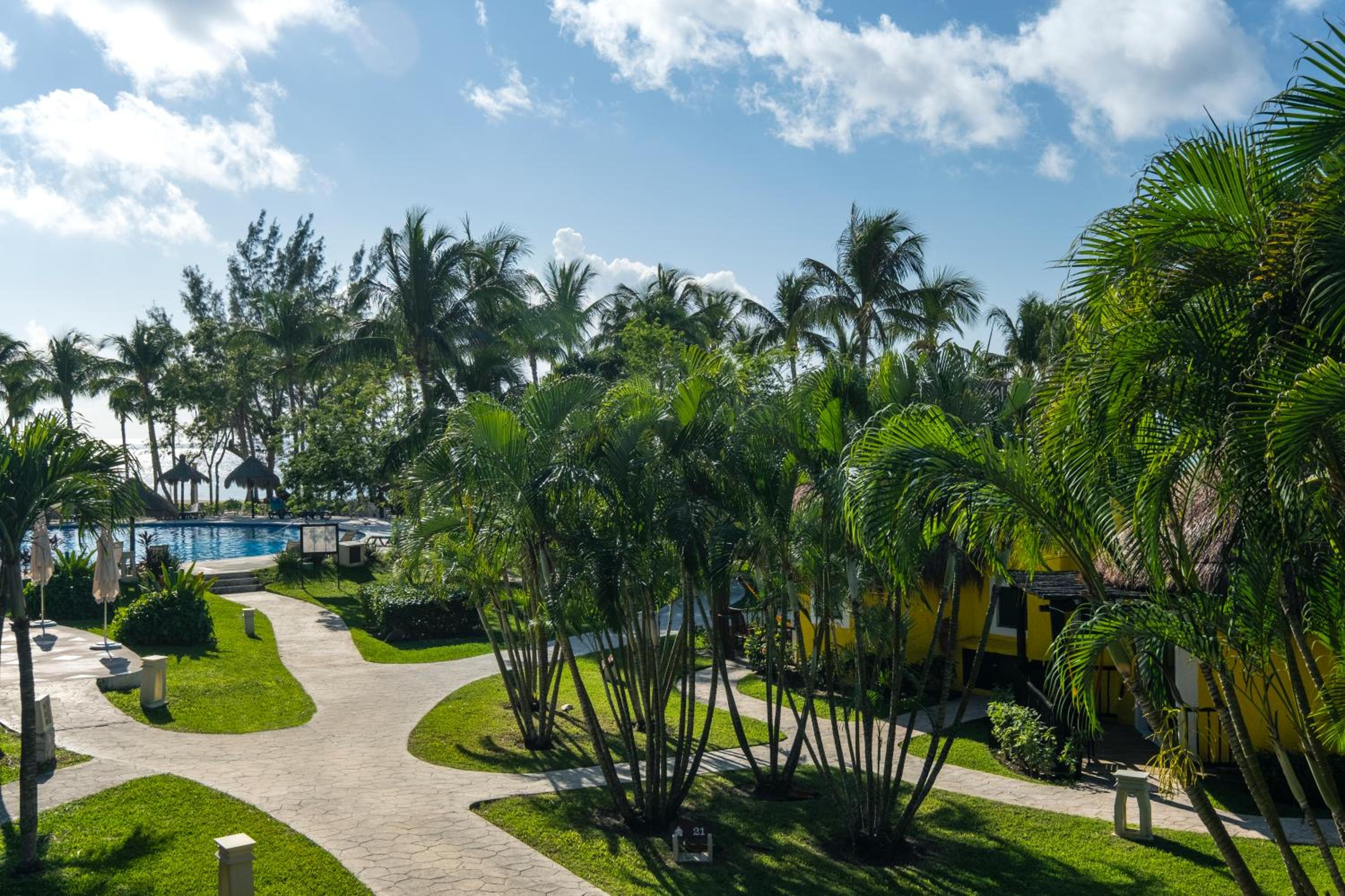 Premium Near Pool - Photo 5