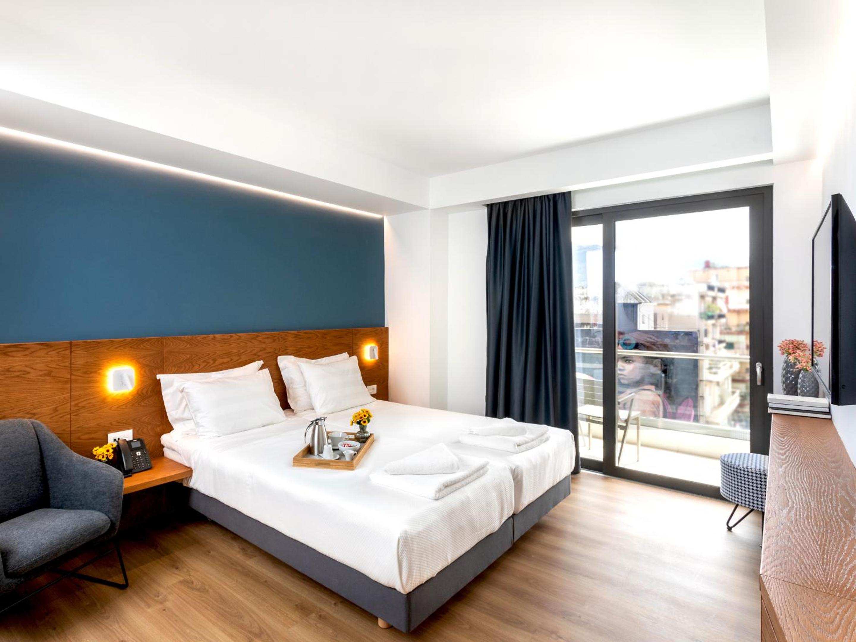 Superior Double or Twin Room with City View - Photo 14