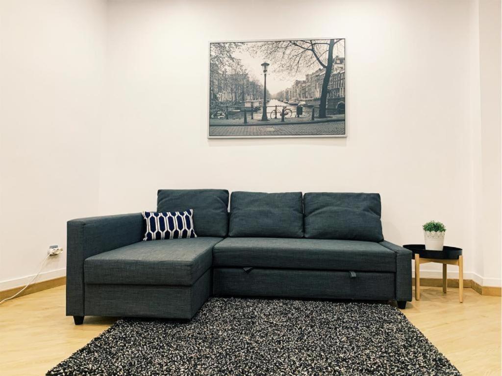One-Bedroom Apartment photo 2