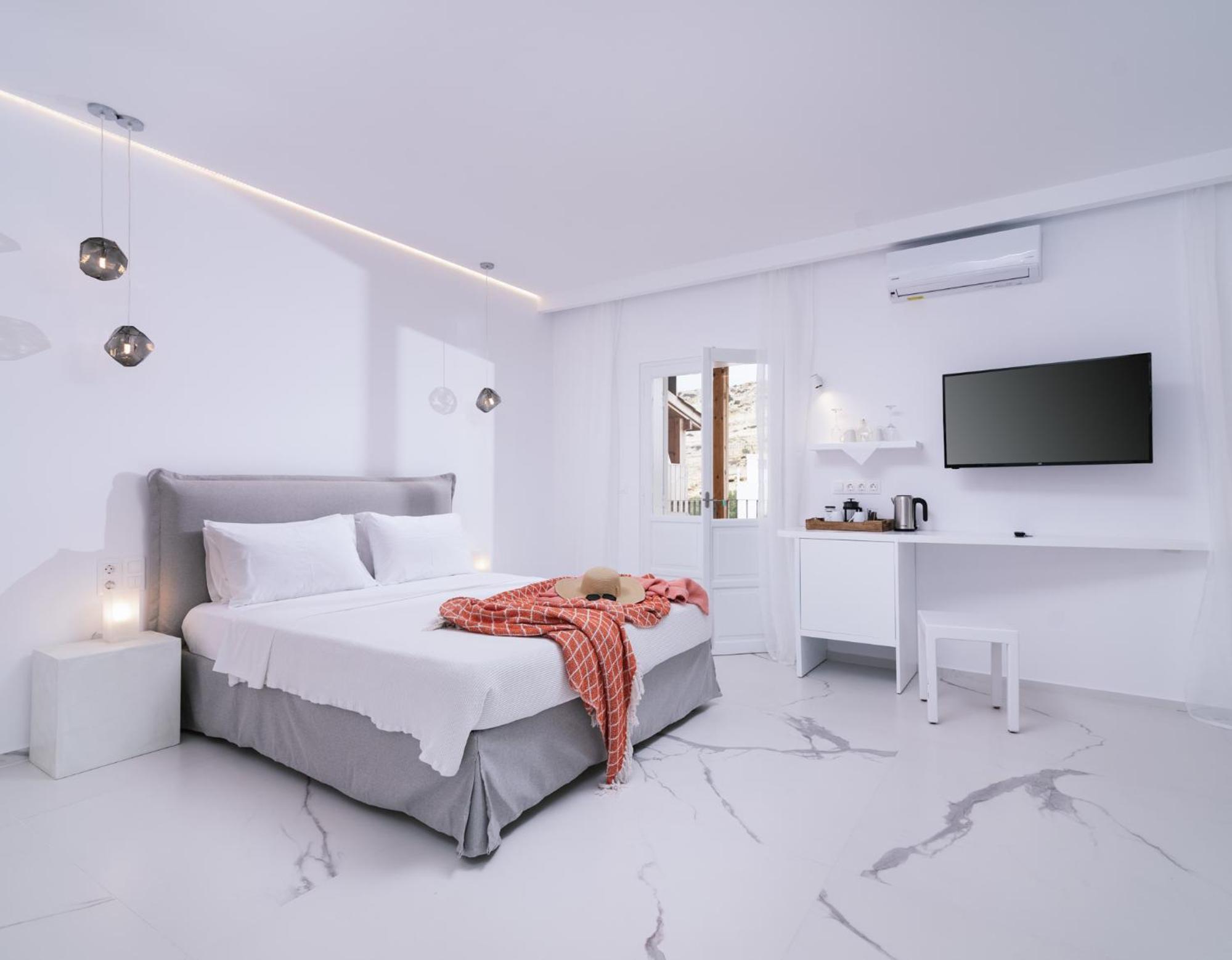 Deluxe King Suite - Photo 28
