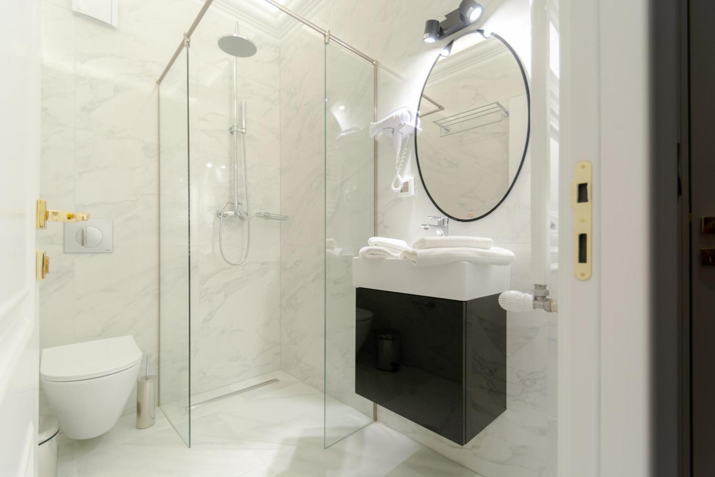 Double Room with Balcony - Photo 2