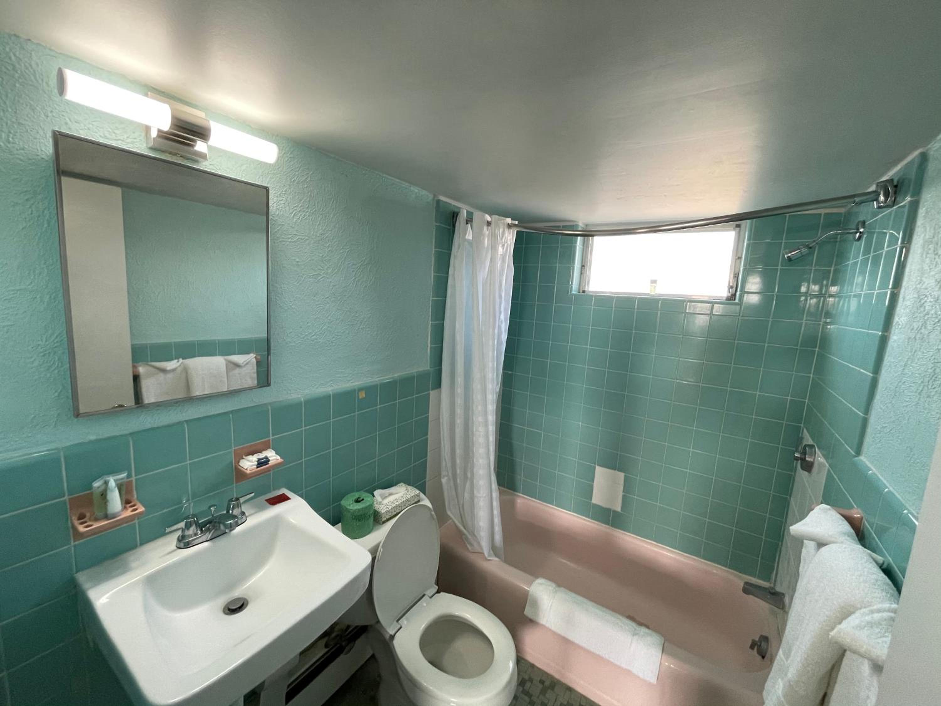 Classic Room with Two Double Beds photo 2