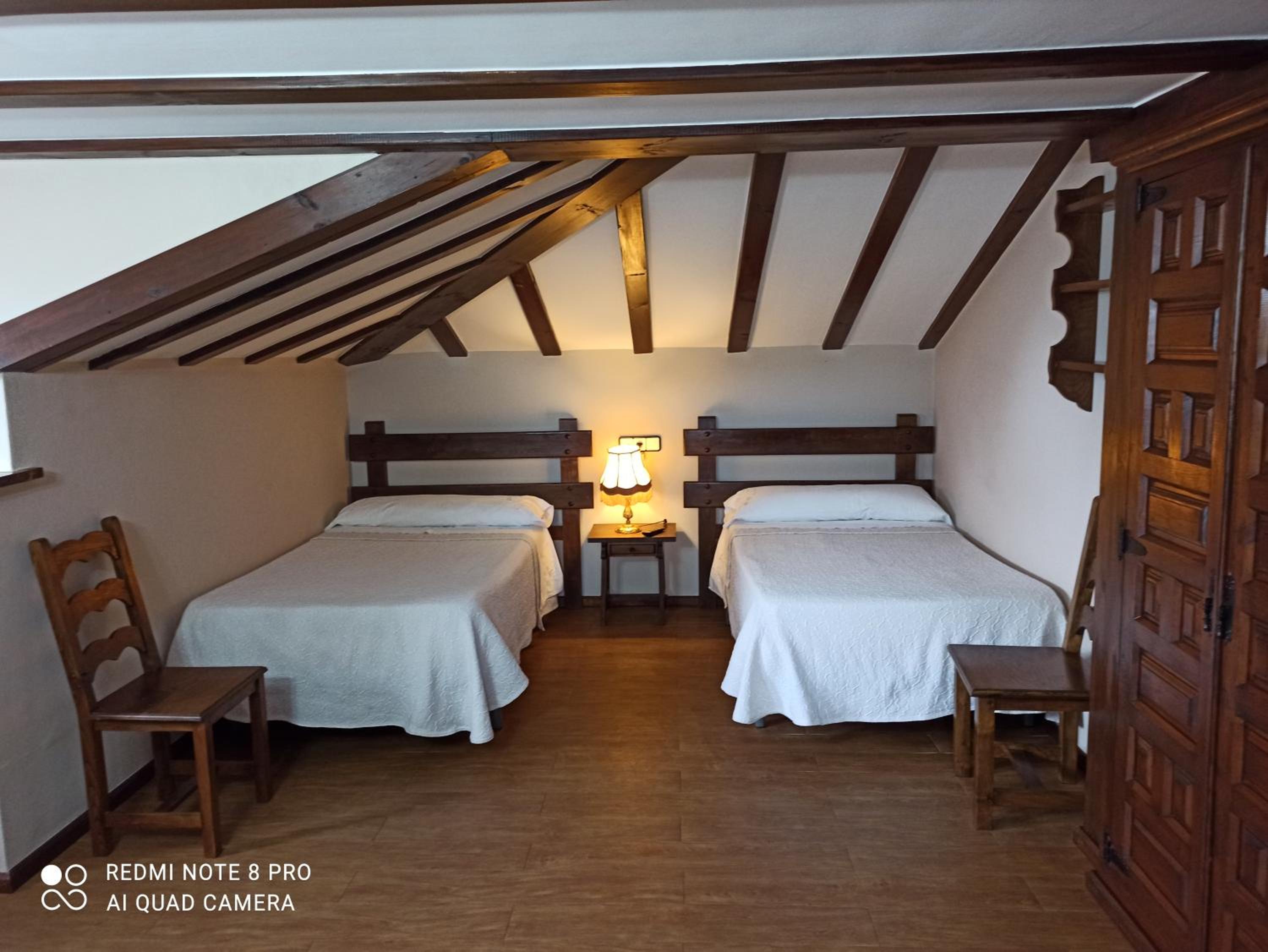 Twin Room - Photo 2