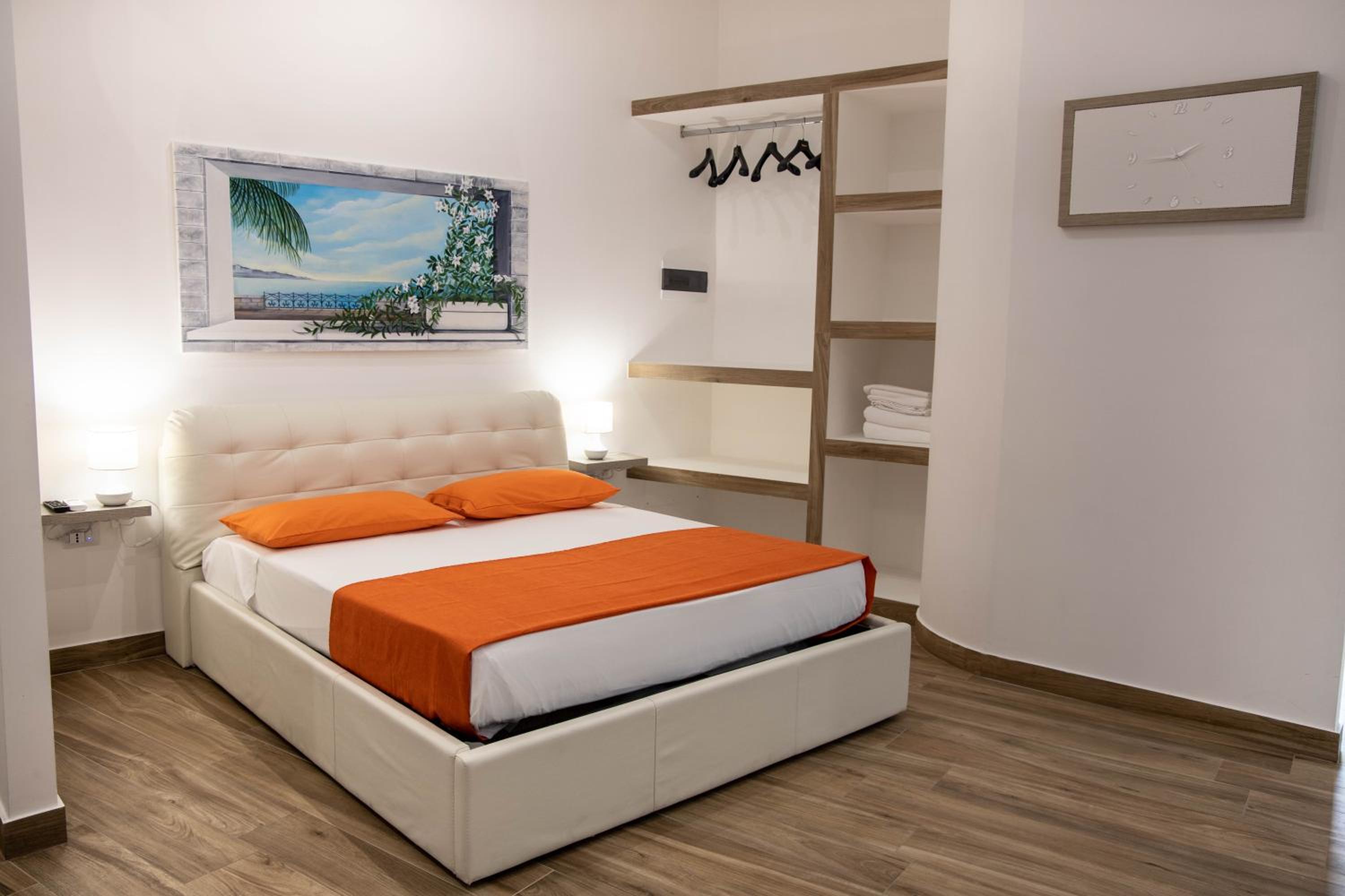 Quadruple Room with Private Bathroom - Photo 26