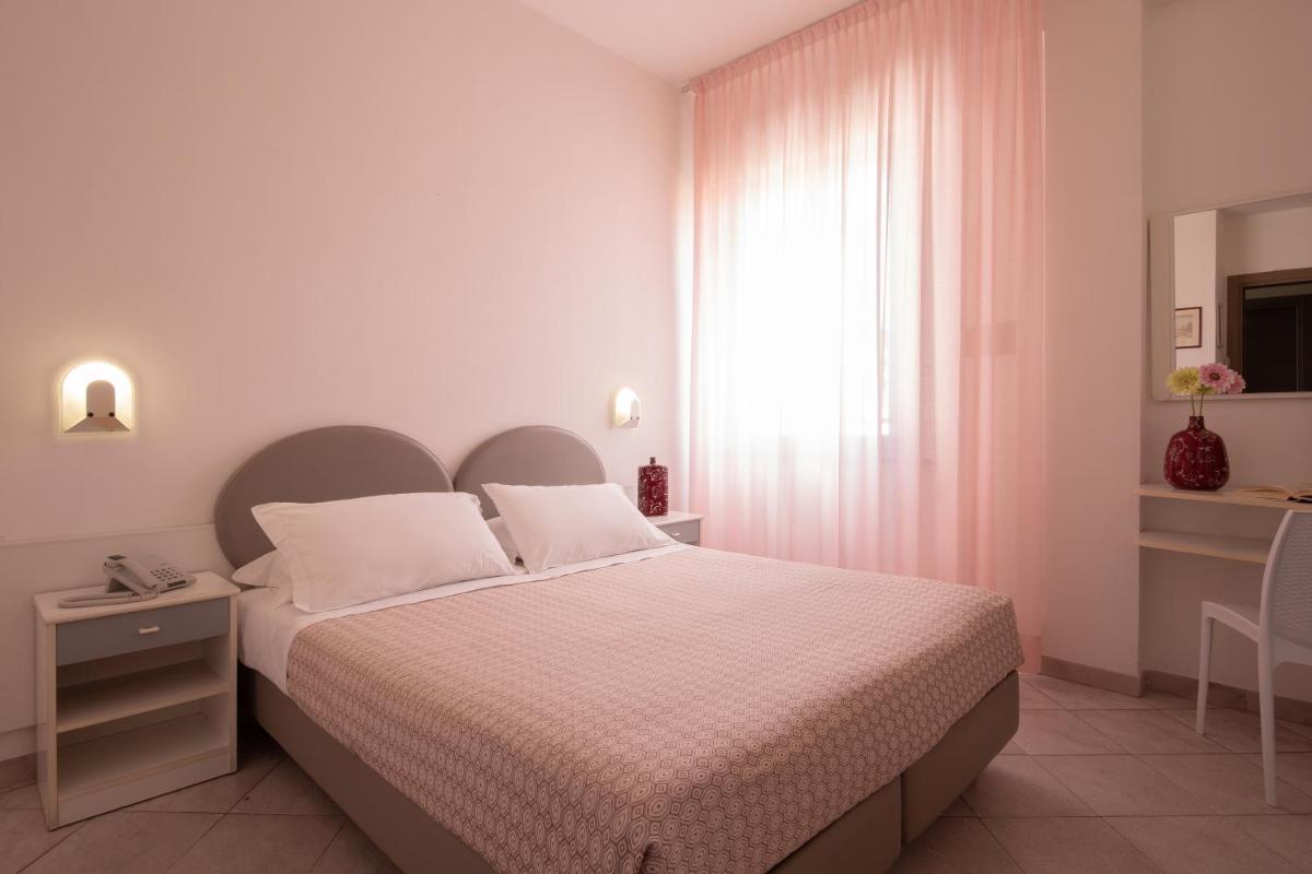 Double or Twin Room - Photo 6