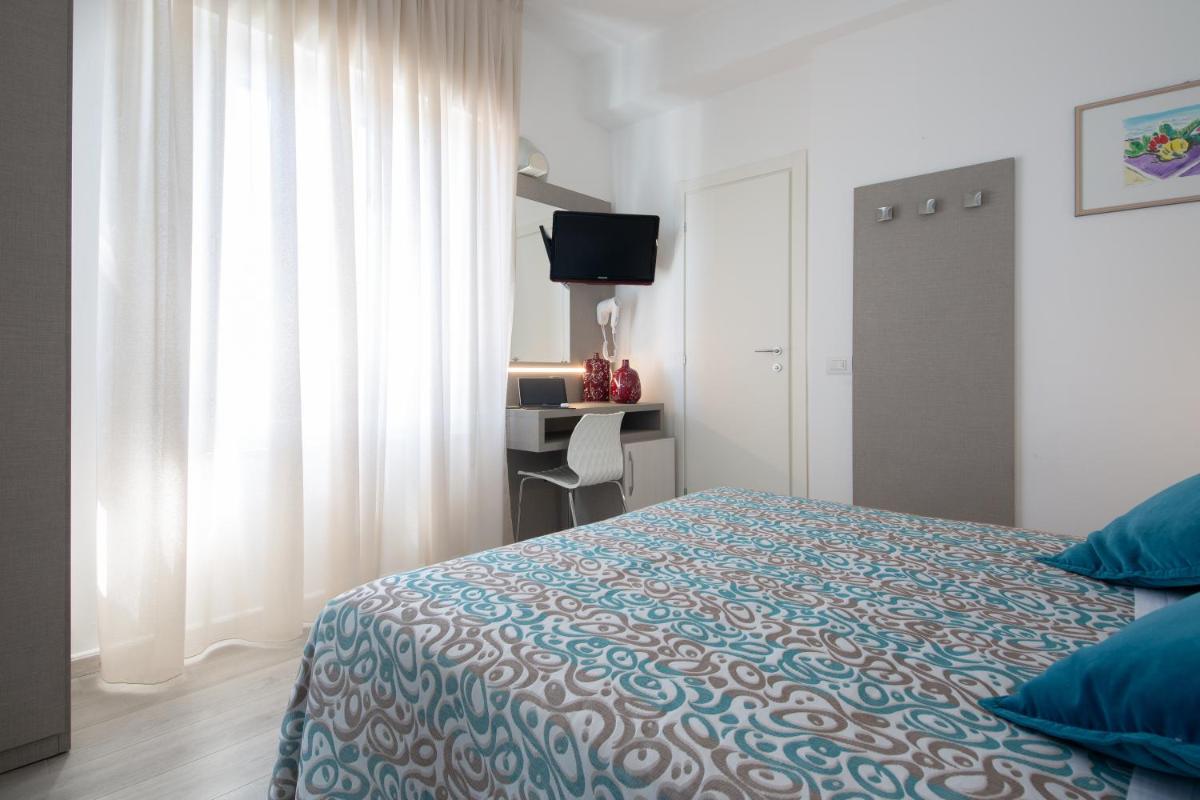 Double or Twin Room - Photo 8