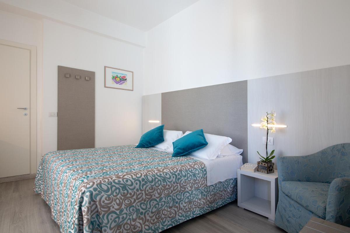 Double or Twin Room - Photo 5