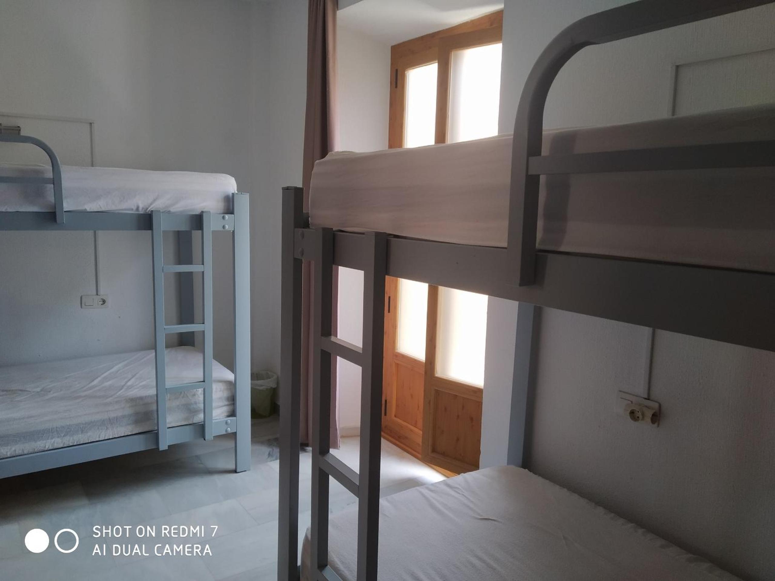 Bed in 4-Bed Mixed Dormitory Room photo 3