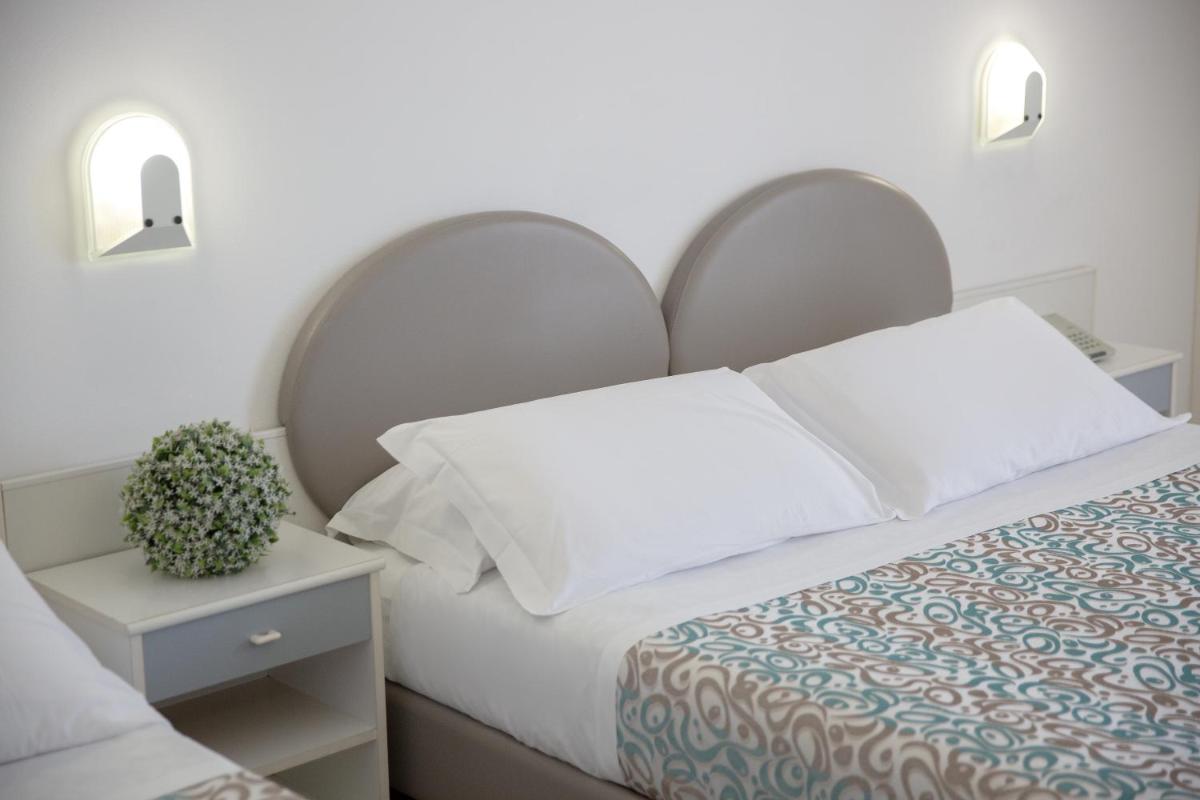 Double or Twin Room - Photo 4