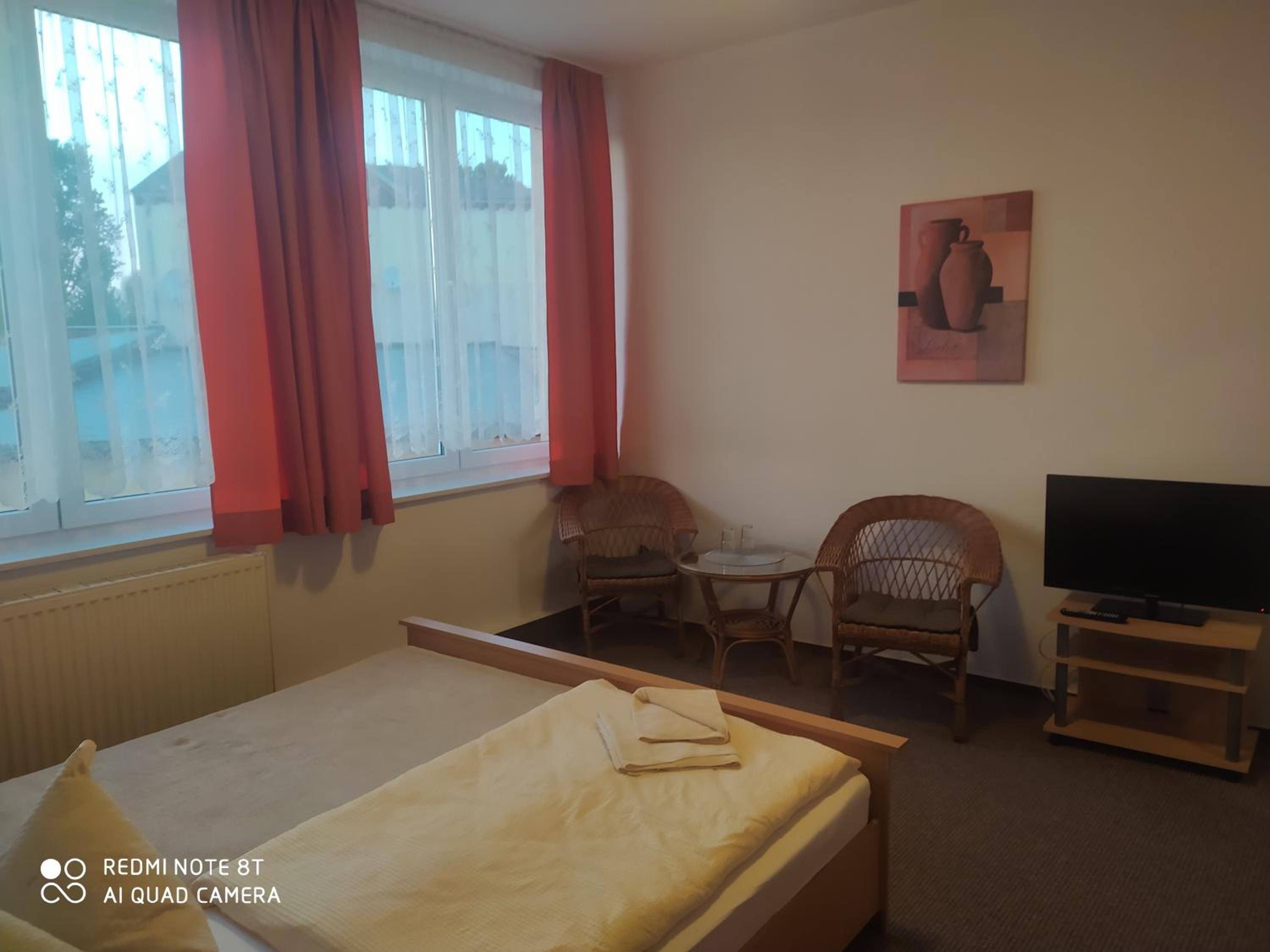 Double Room - Photo 7