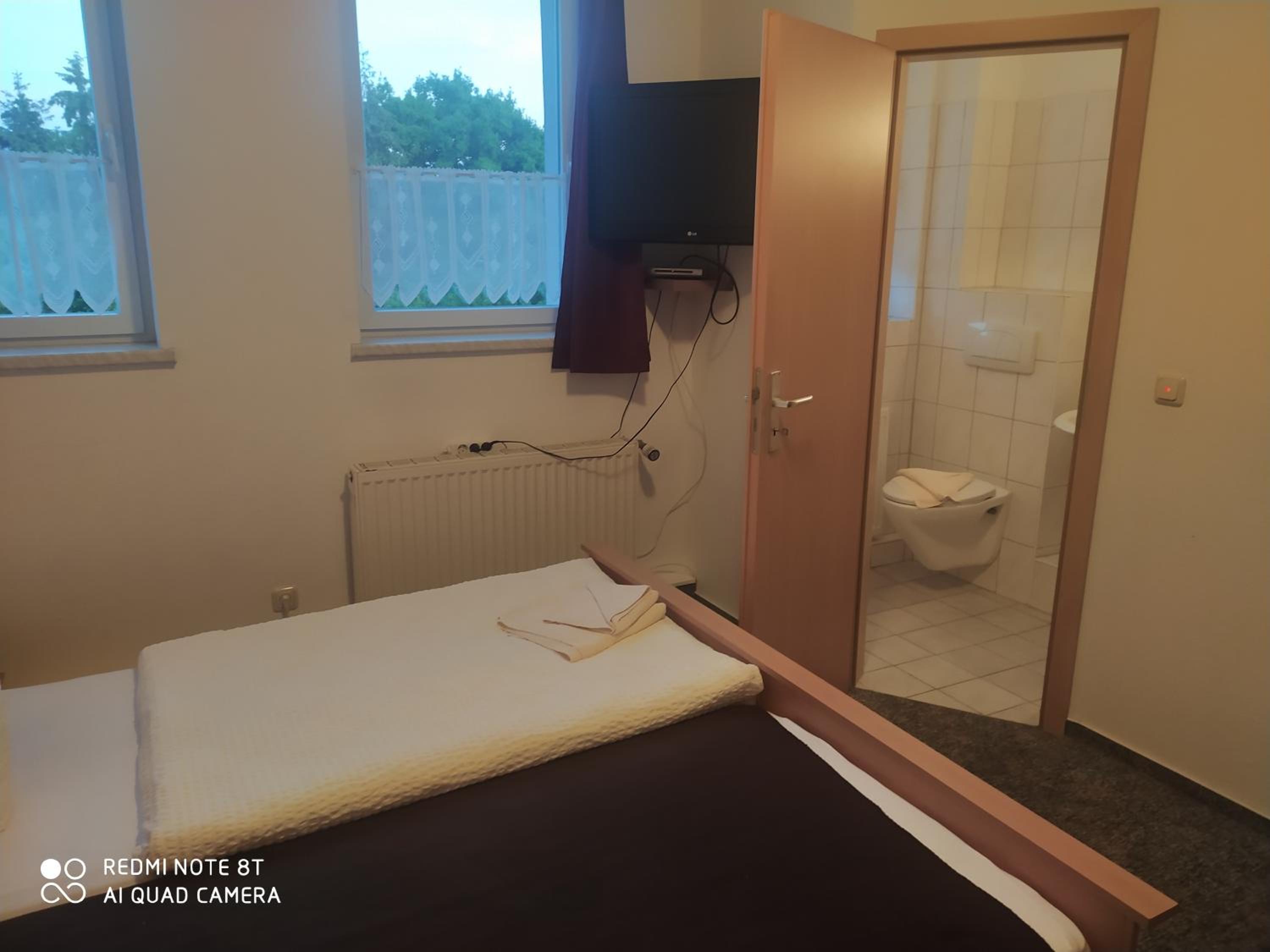 Double Room - Photo 8
