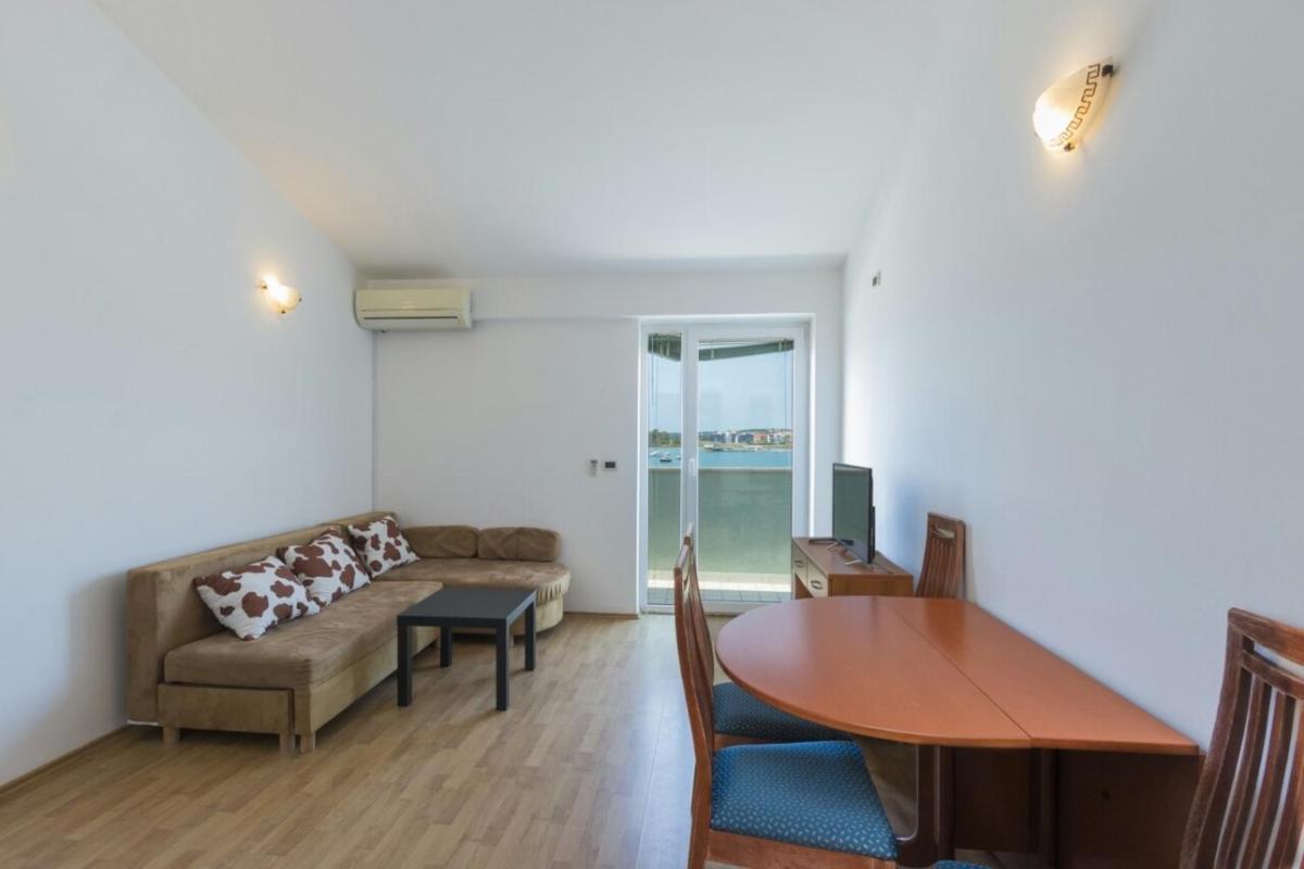 Apartment with Sea View - Photo 20