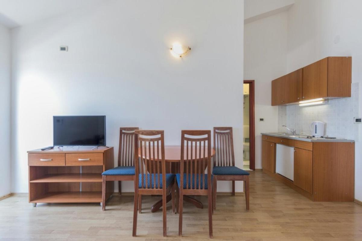 Apartment with Garden View