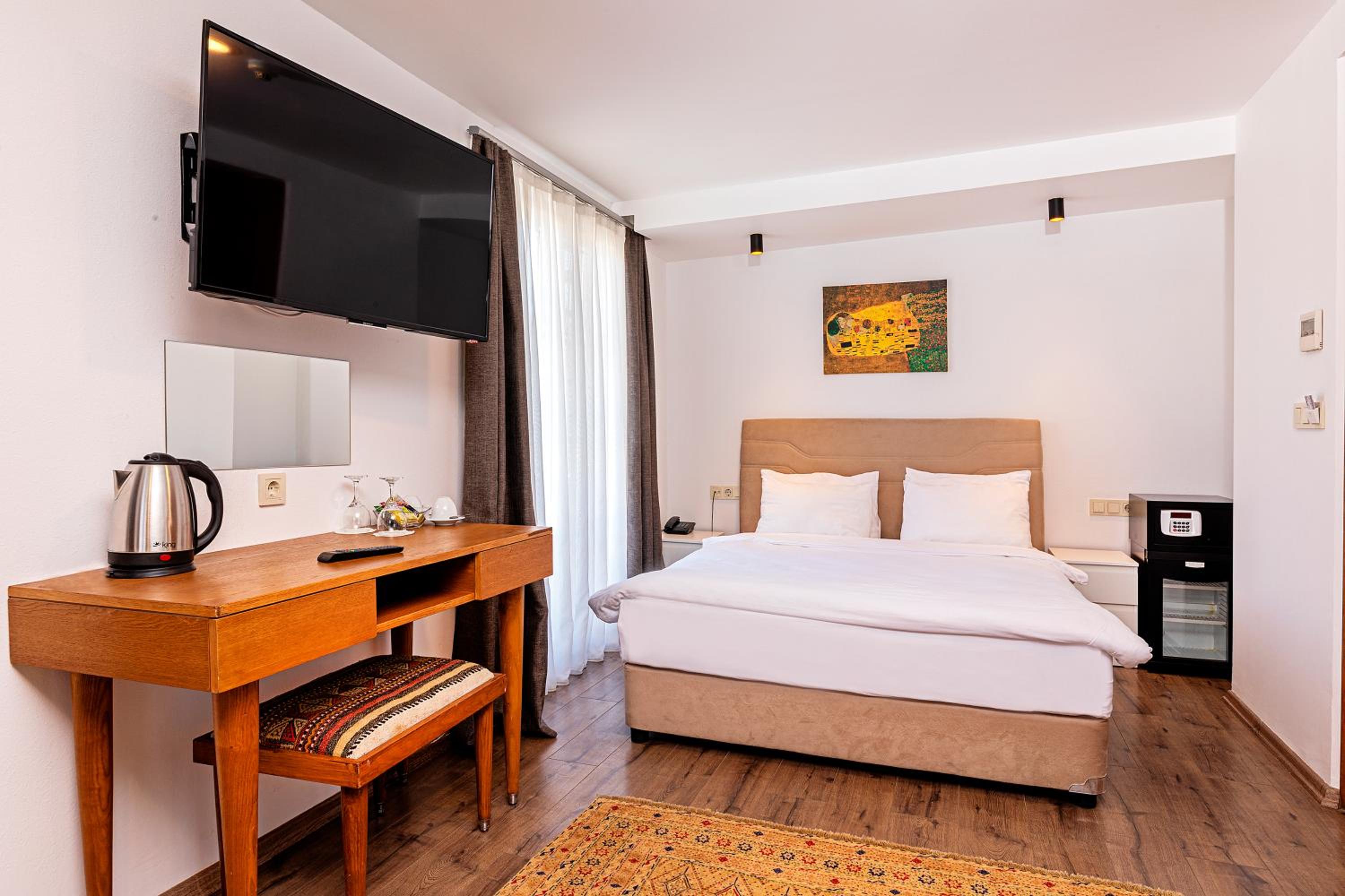 Suite with Balcony and Sea View photo 2