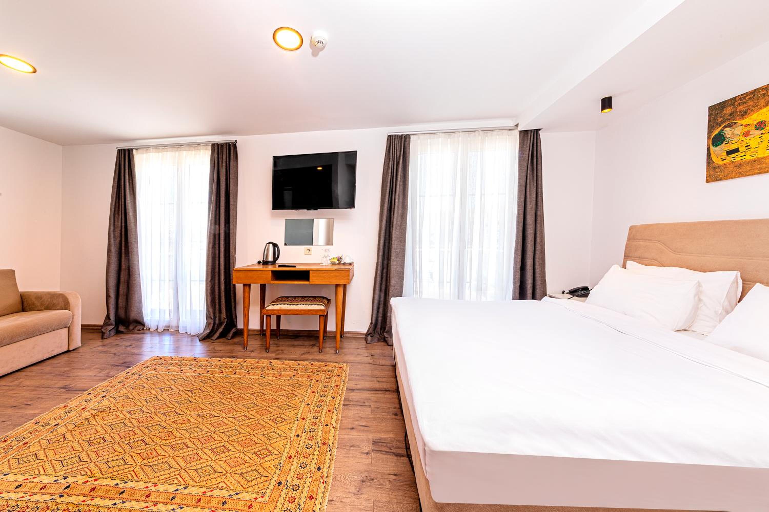 Suite with Balcony and Sea View photo 3