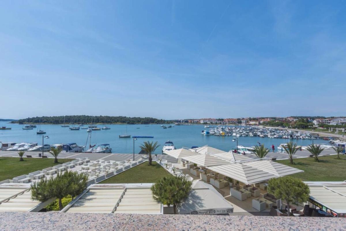 Apartment with Sea View - Photo 3