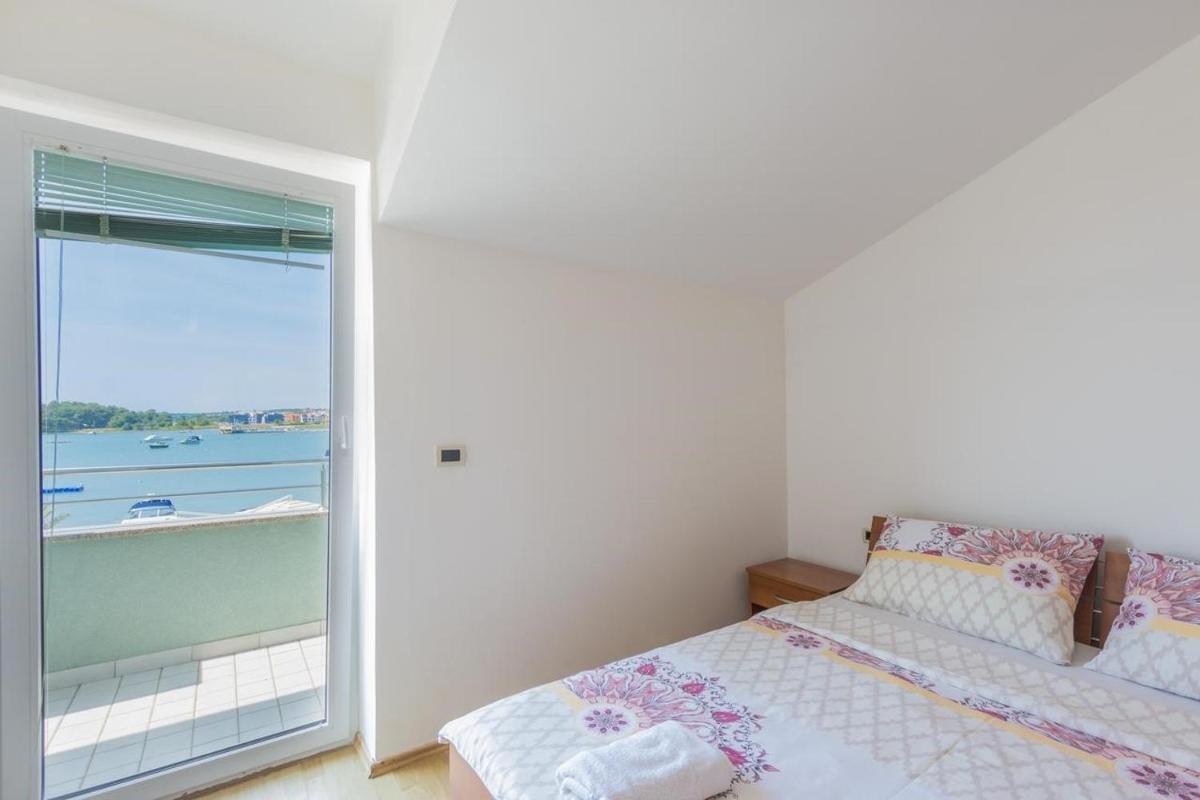 Apartment with Sea View - Photo 18