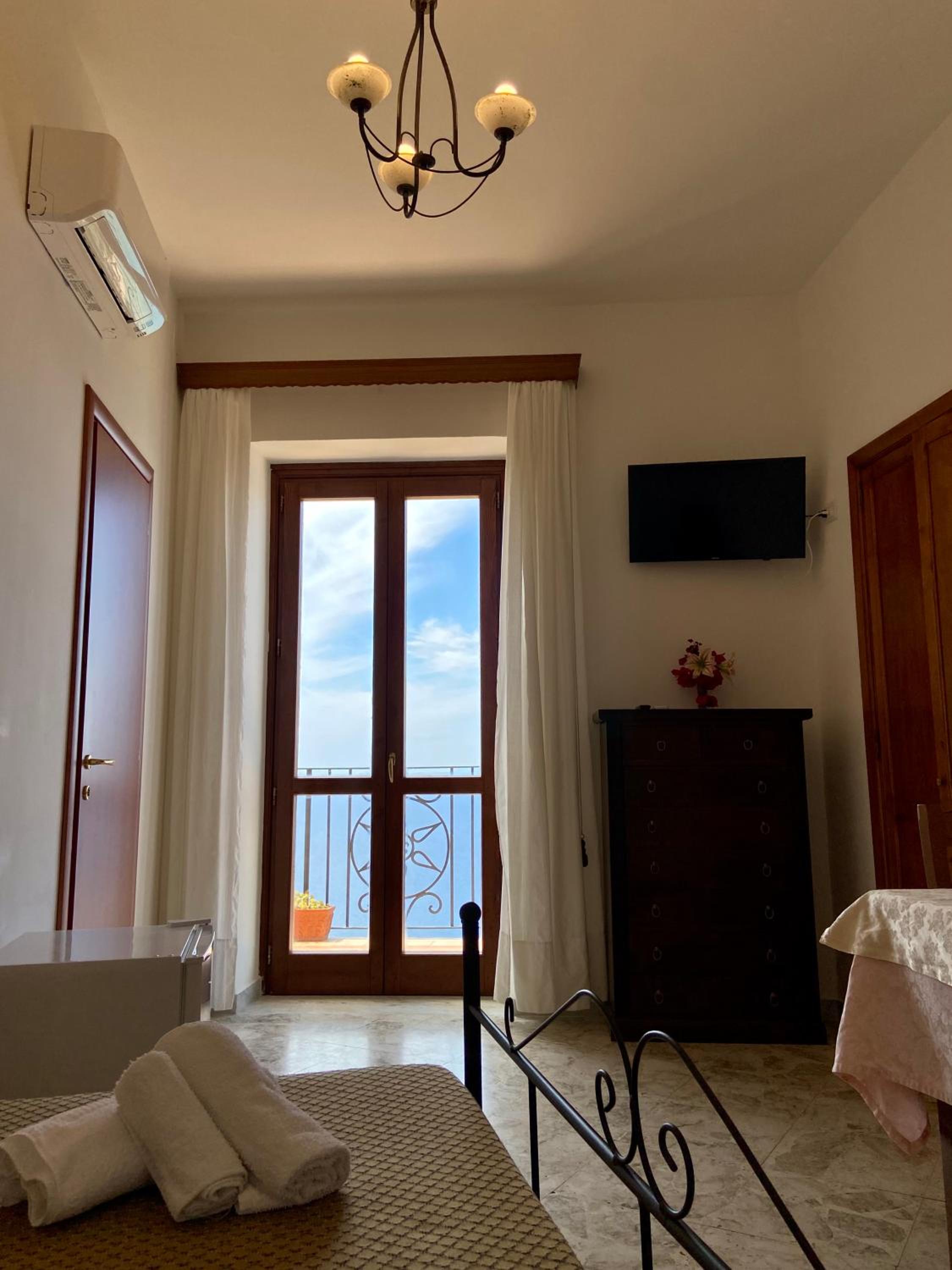 Double Room with Balcony and Sea View photo 2
