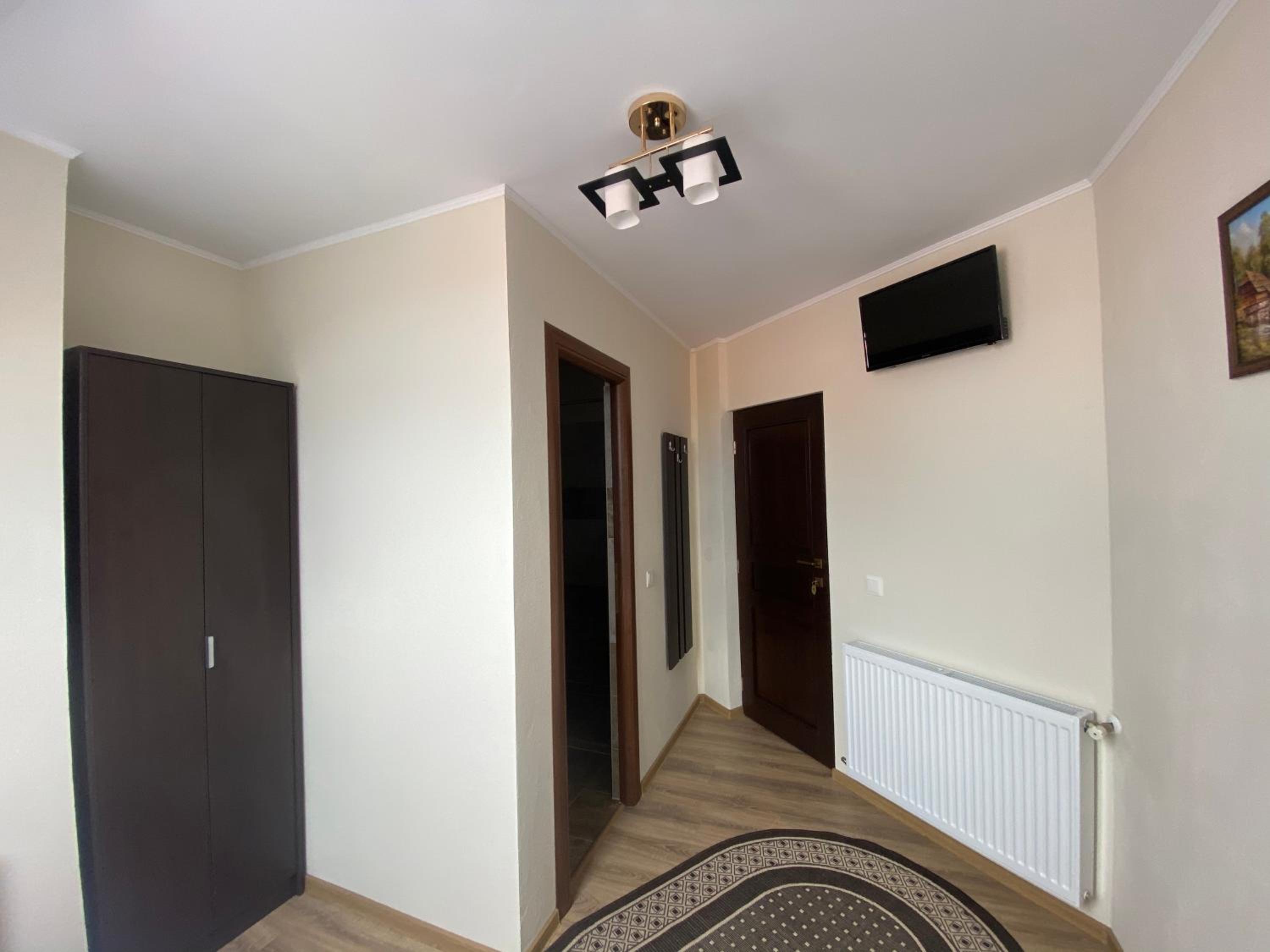 Double Room with Private Bathroom - Photo 1