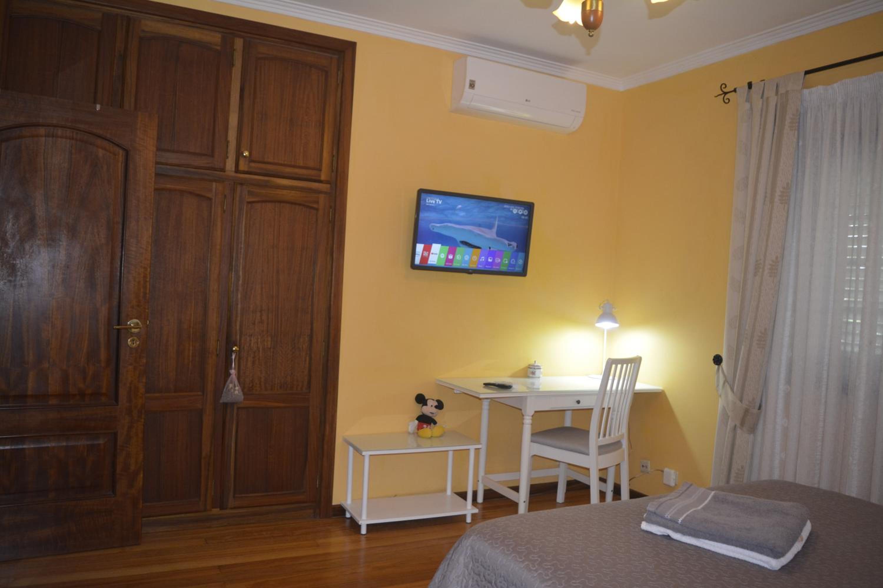 Two-Bedroom House - Photo 1
