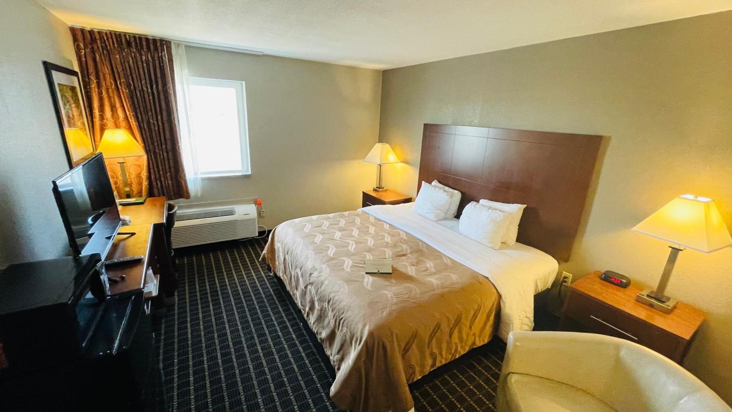 King Room - Accessible/Non-Smoking - Photo 2