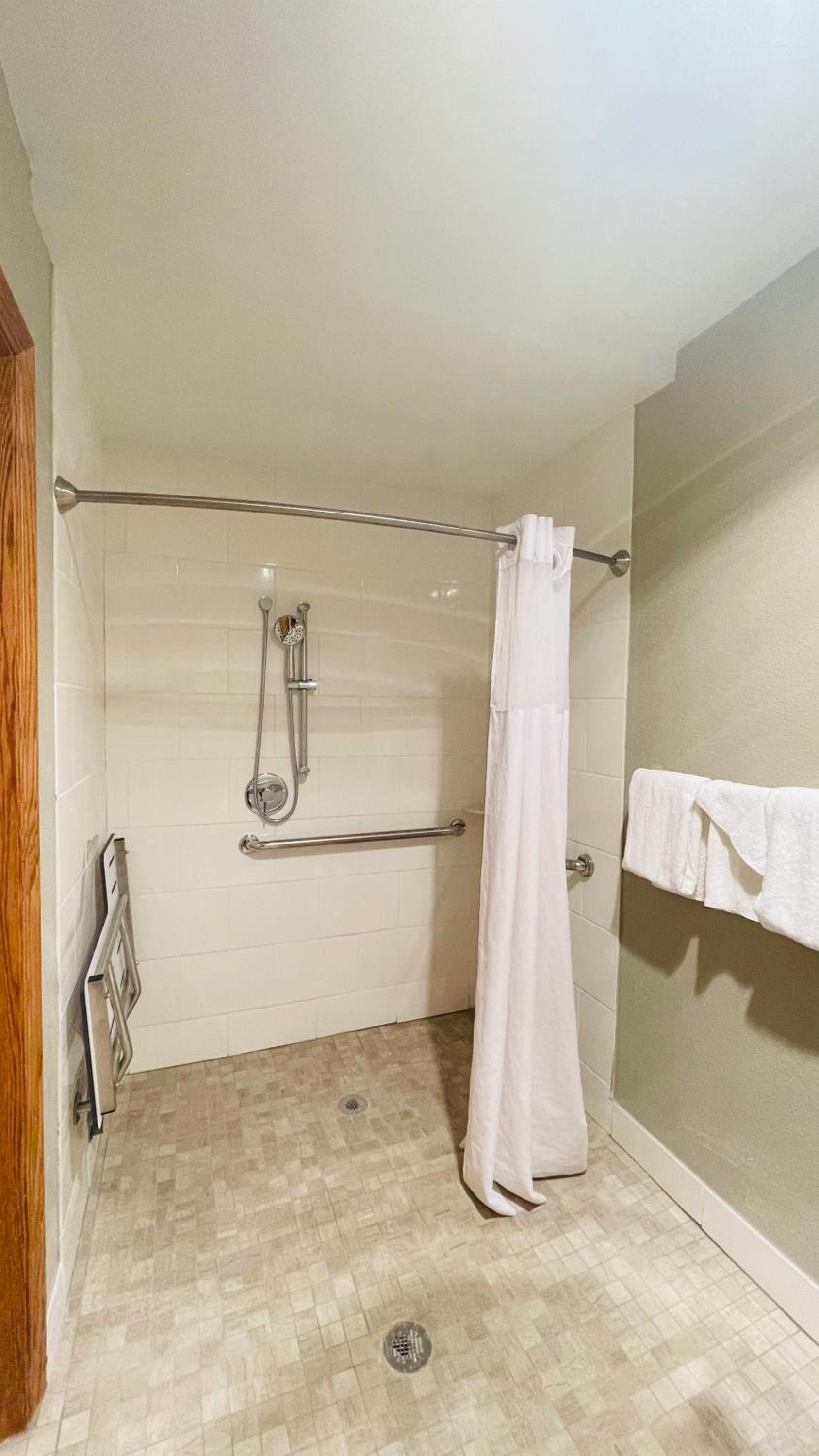 King Room - Accessible/Non-Smoking - Photo 4