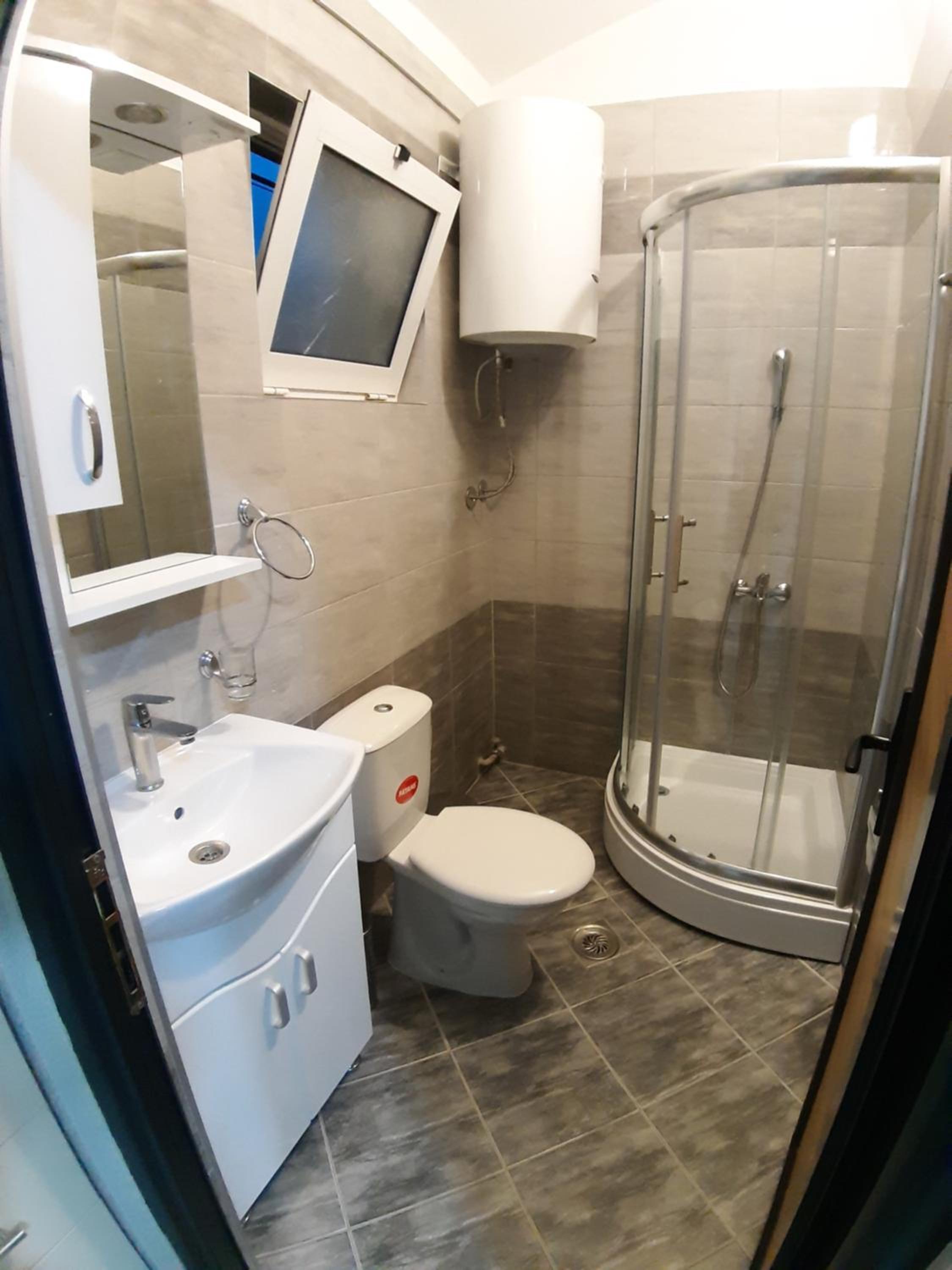 Family Room with Bathroom photo 2