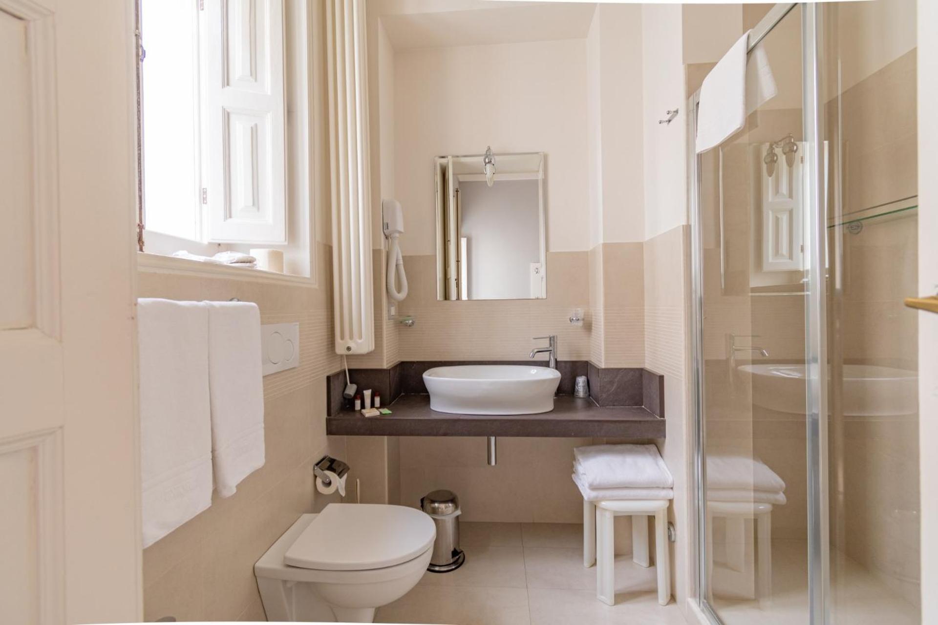 Classic Double Room - Photo 7