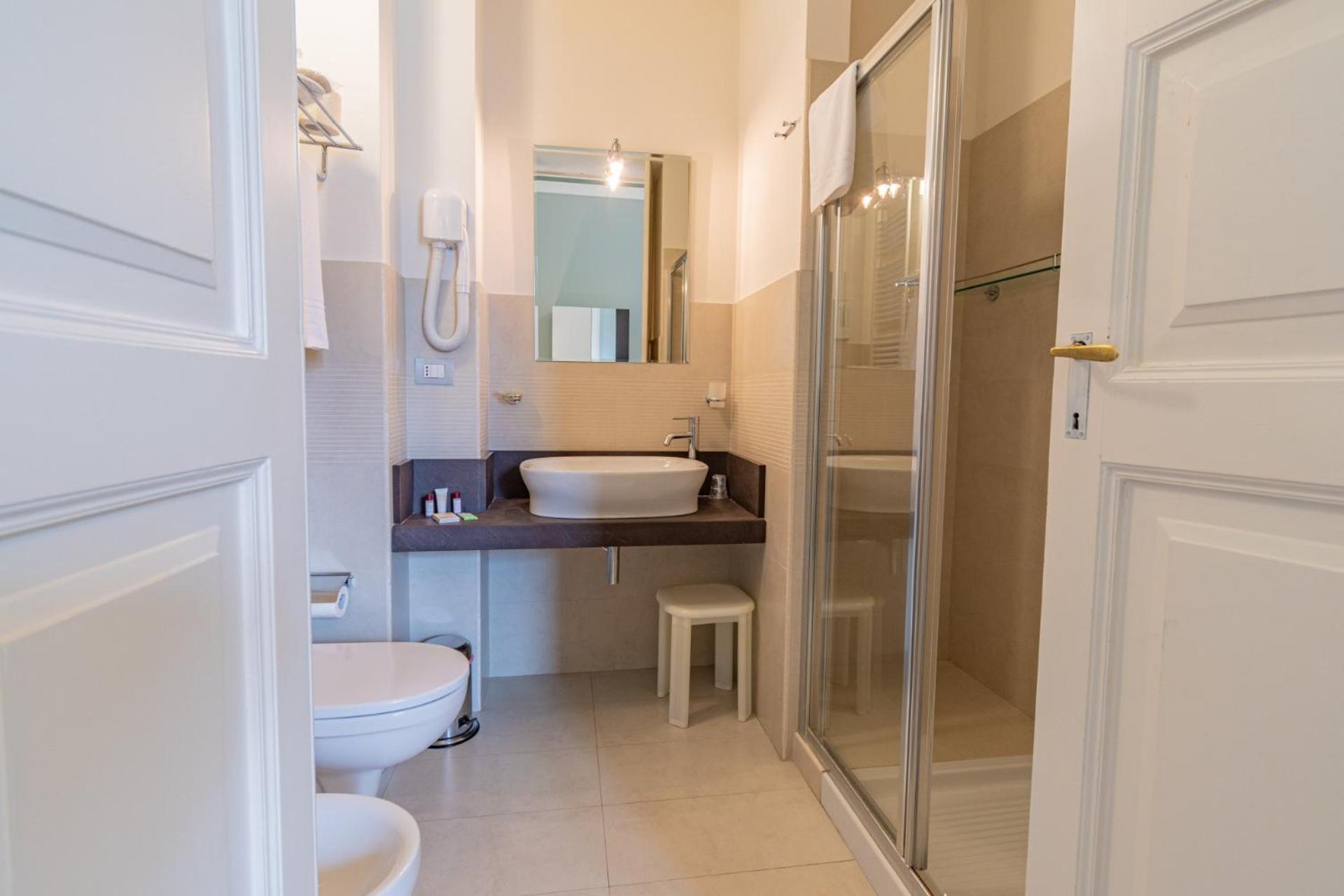 Classic Double Room - Photo 6