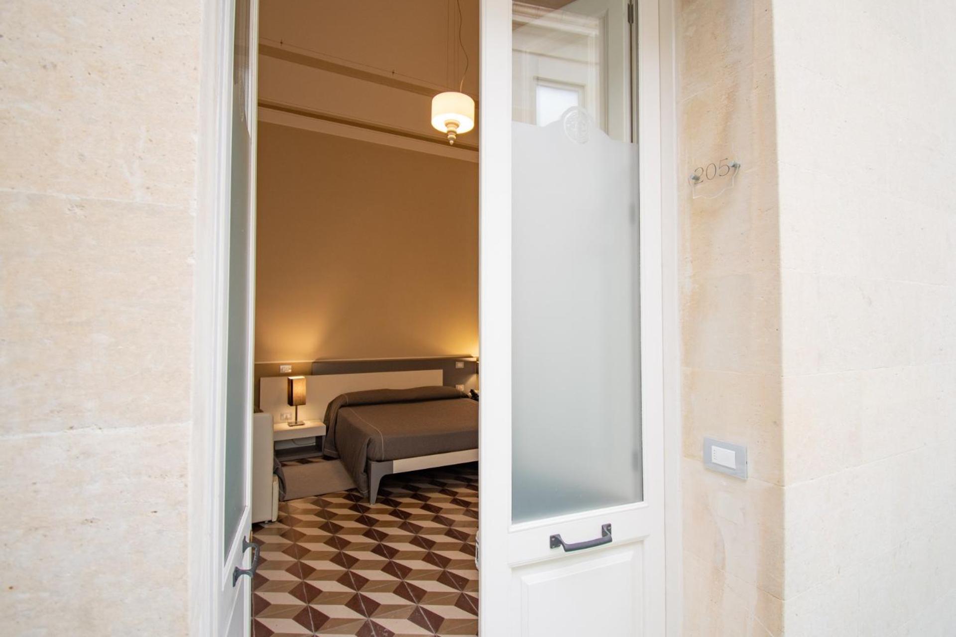 Classic Double Room - Photo 5