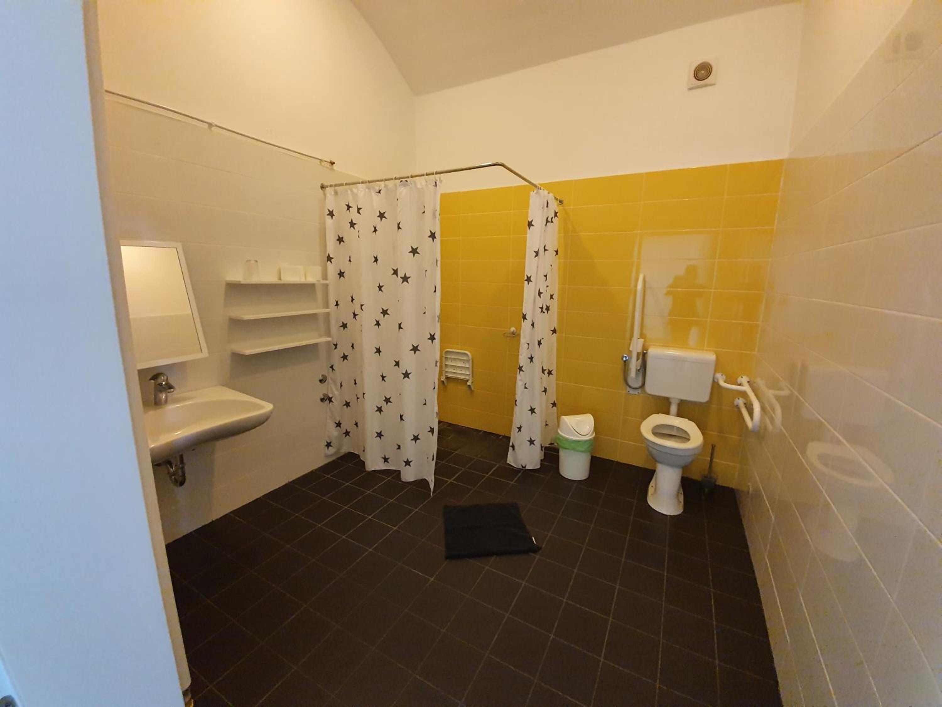 Single Room - Disability Access photo 2
