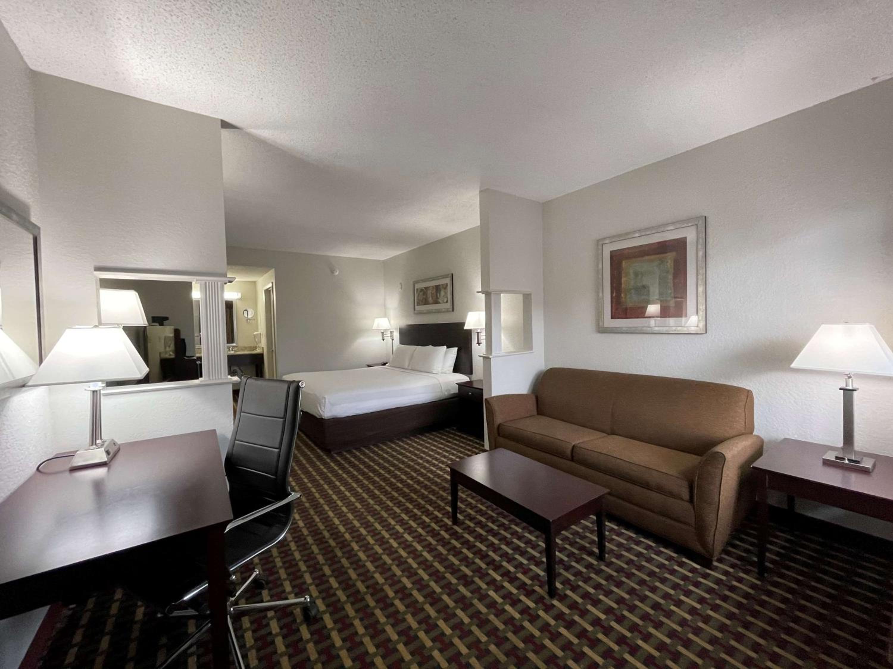 Junior Suite - Non-Smoking photo 2