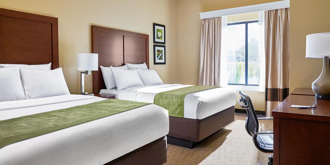 Queen Room with Two Queen Beds - Non-Smoking - Photo 1