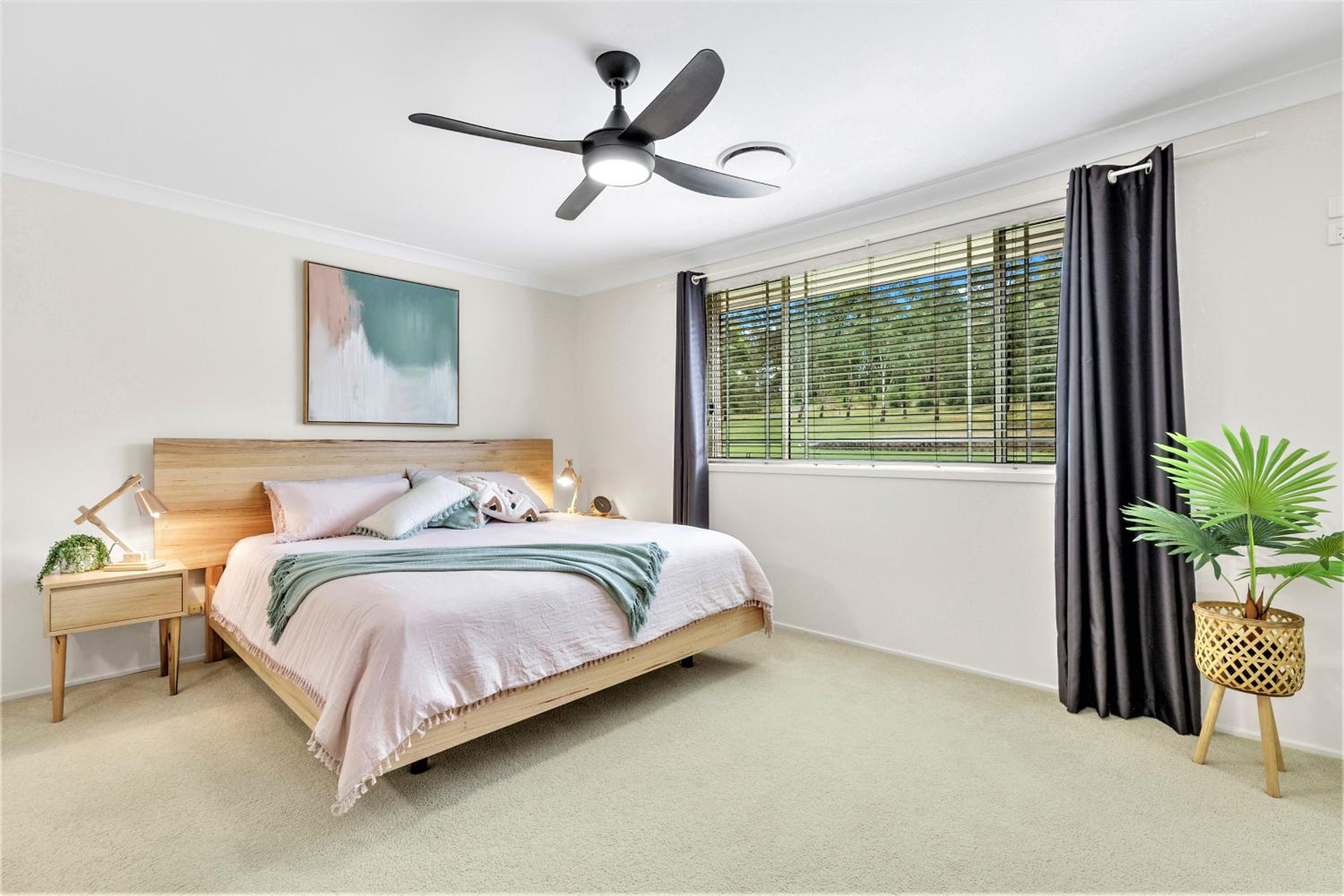 Five-Bedroom House photo 2