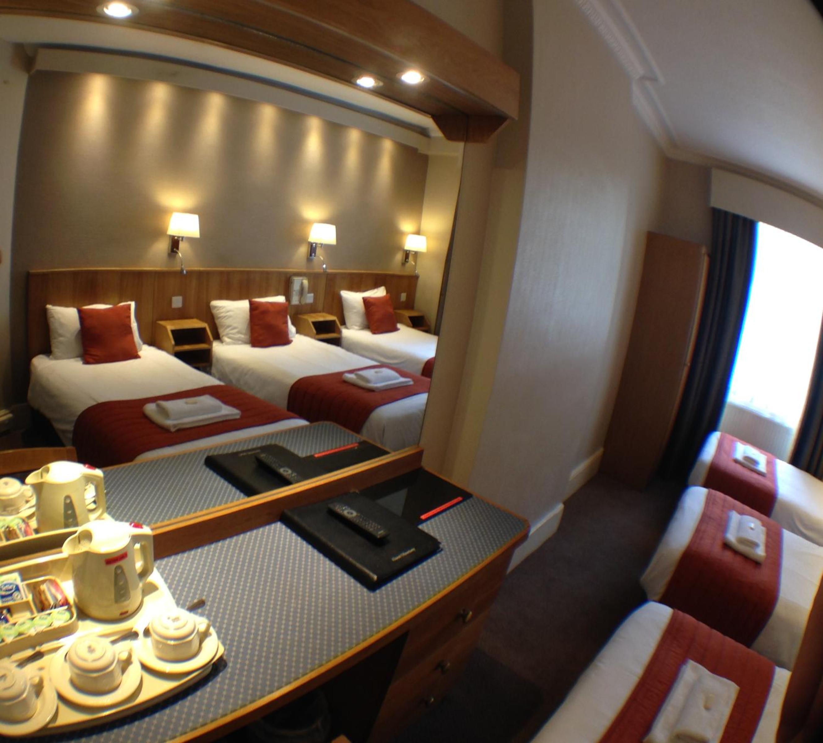 Basic Triple Room photo 3